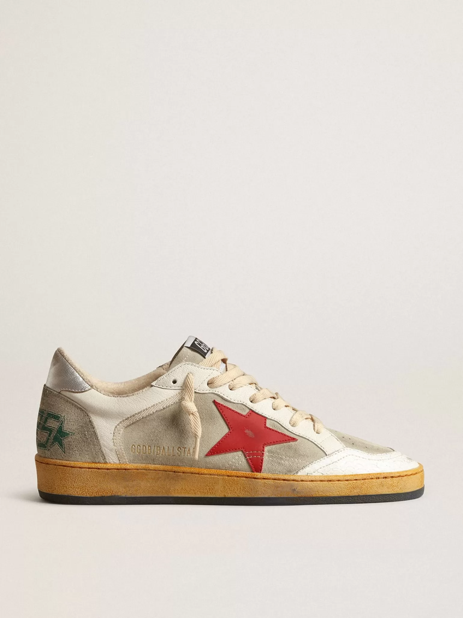 Store Ball Star de suede cinza com estrela vermelha e talão prateado Ball Star
