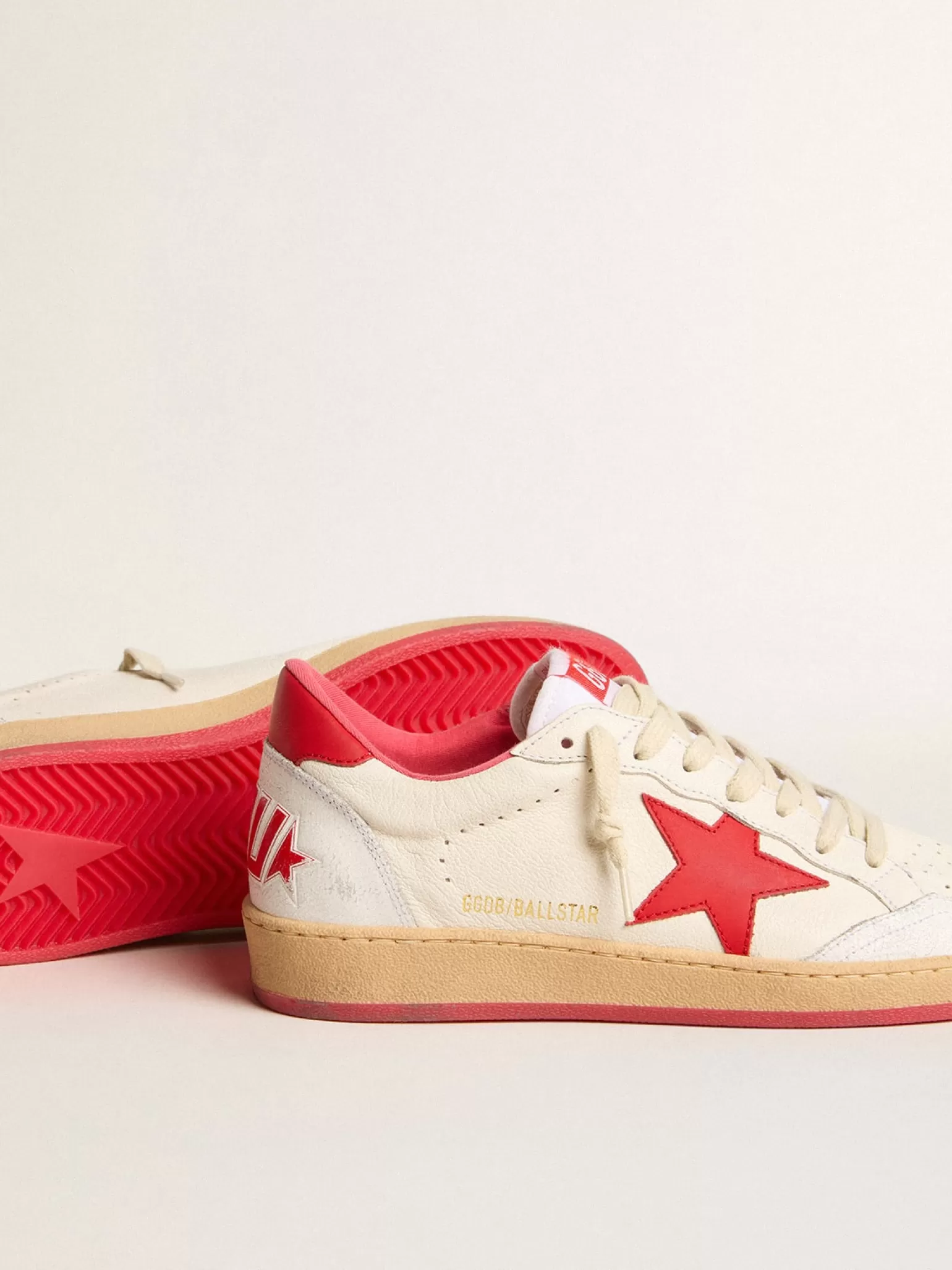 Clearance Ball Star Wishes Feminino de couro branco com estrela e talão vermelhos MULHER Ball Star
