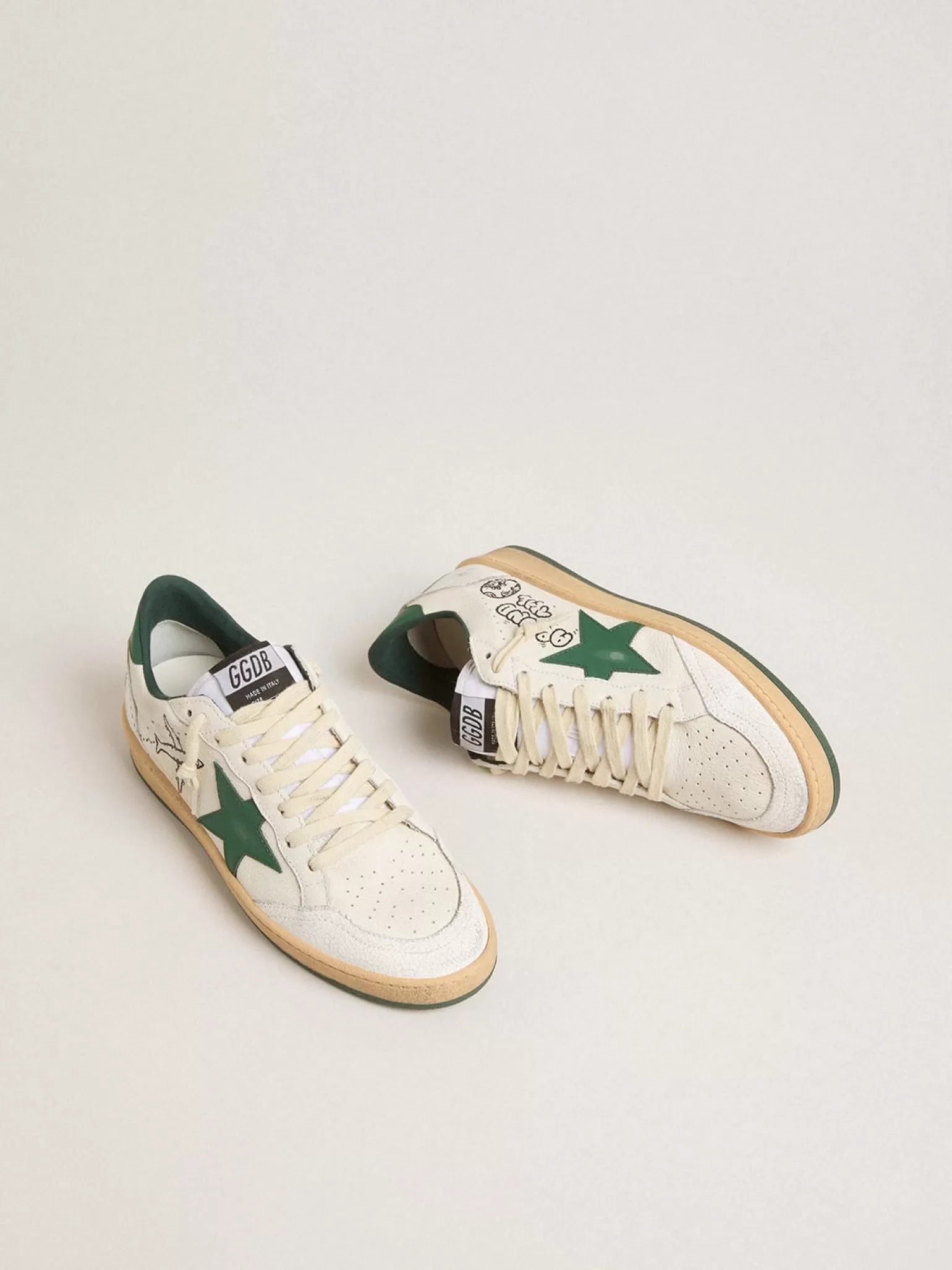 Outlet Ball Star Wishes Feminino de napa branca com estrela e talão de couro verde MULHER Ball Star