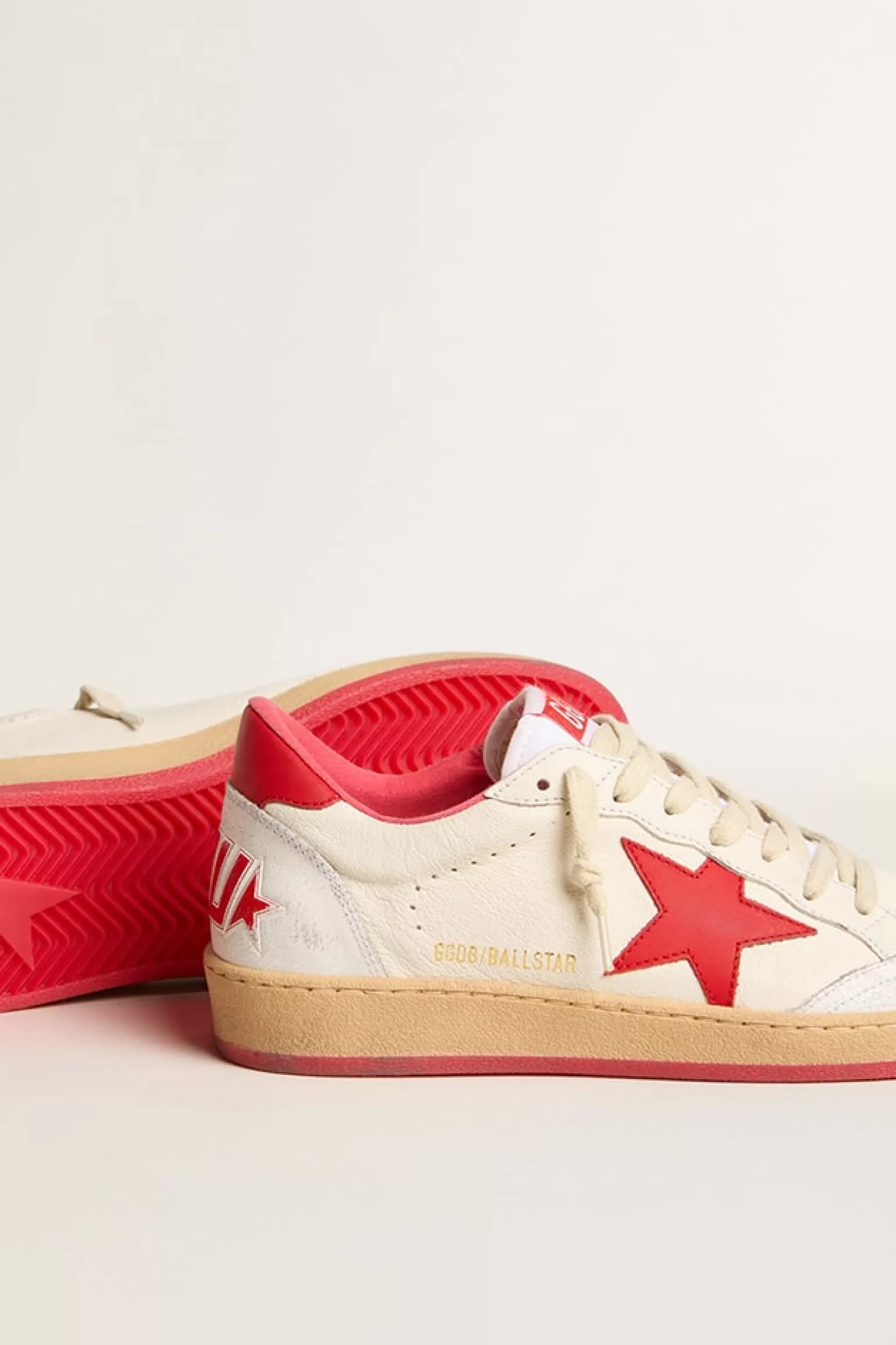Shop Ball Star Wishes Masculino de couro branco com estrela e talão vermelhos Ball Star