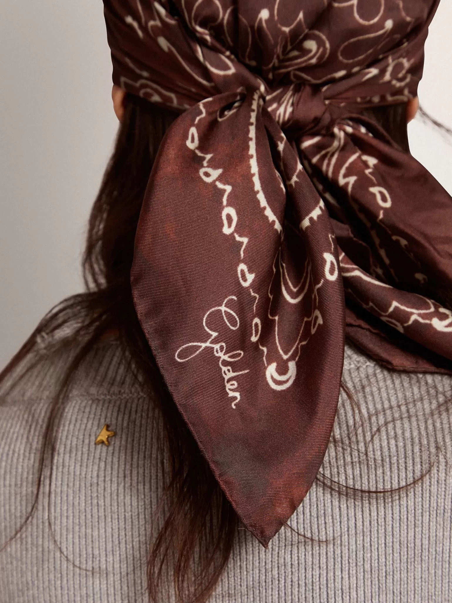 Flash Sale Black-coffee-colored Golden Collection scarf with paisley pattern MULHER Sedas e Echarpes | Beachwear