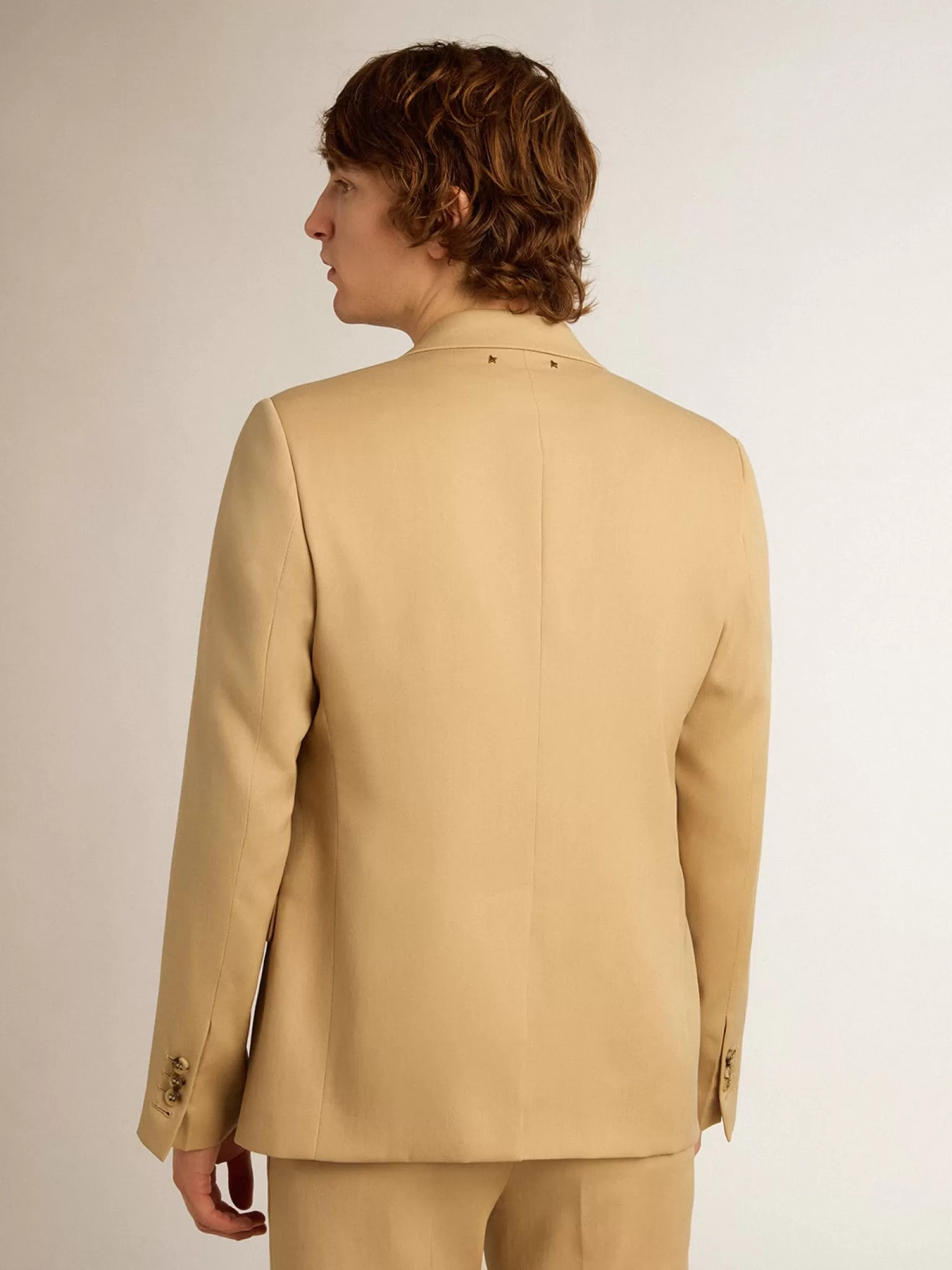 Fashion Blazer de abotoamento simples cor areia com botões de chifre Blazers