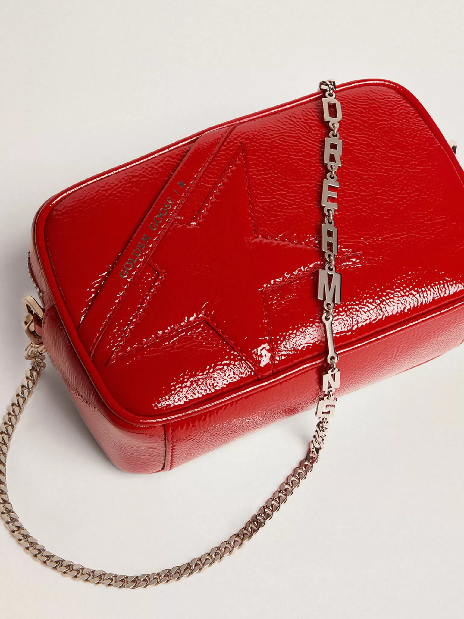 New Bolsa Mini Star feminina de couro pintado vermelho com estrela tom sobre tom MULHER Minibolsas | Bolsas tiracolo