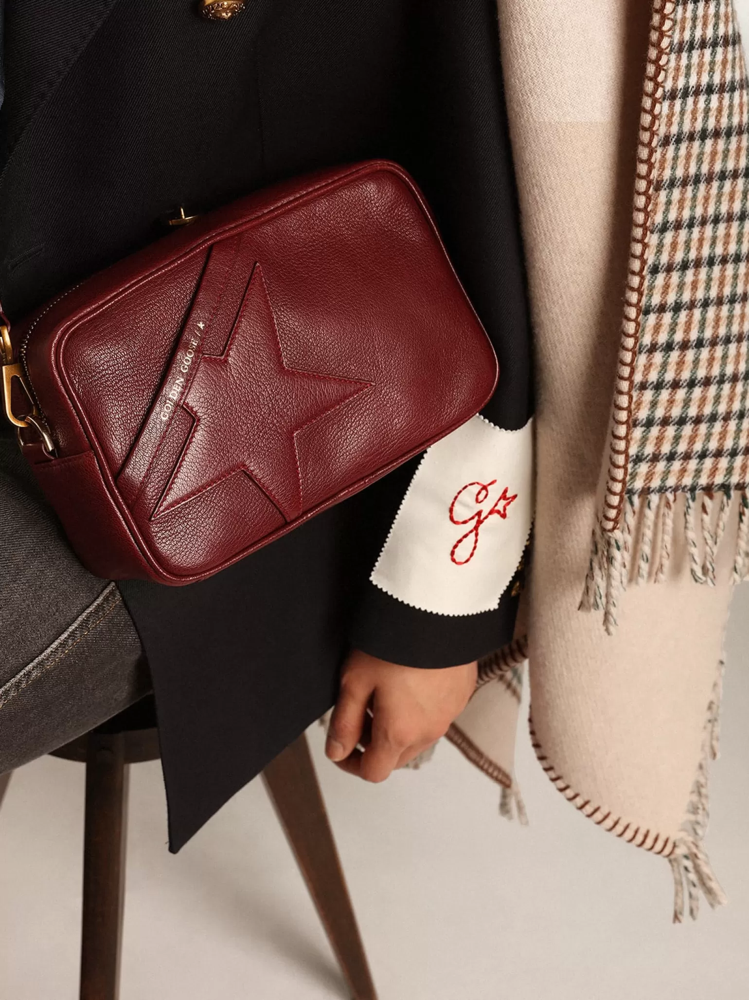 Flash Sale Bolsa Star feminina de couro bordô com estrela tom sobre tom MULHER Bolsas tiracolo