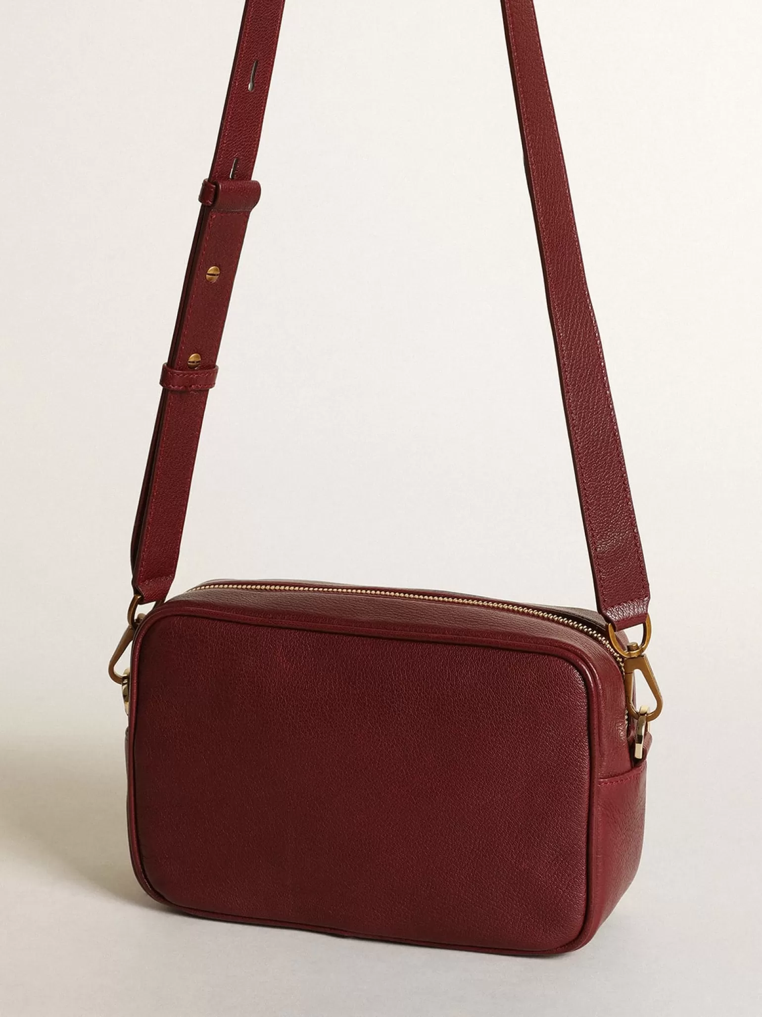 Flash Sale Bolsa Star feminina de couro bordô com estrela tom sobre tom MULHER Bolsas tiracolo