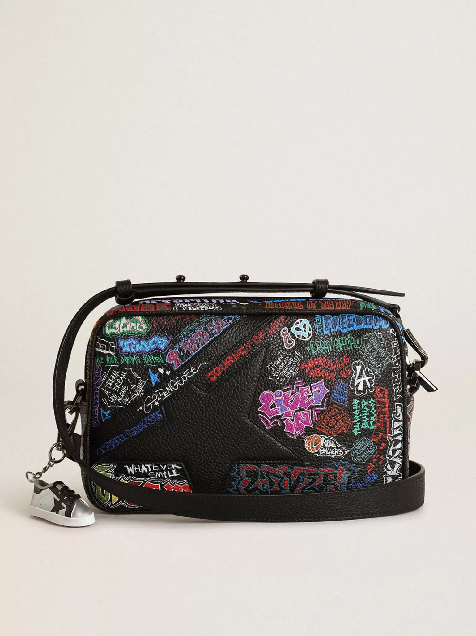 Fashion Bolsa Star feminina de couro martelado preto com estampa multicolorida MULHER Bolsas tiracolo
