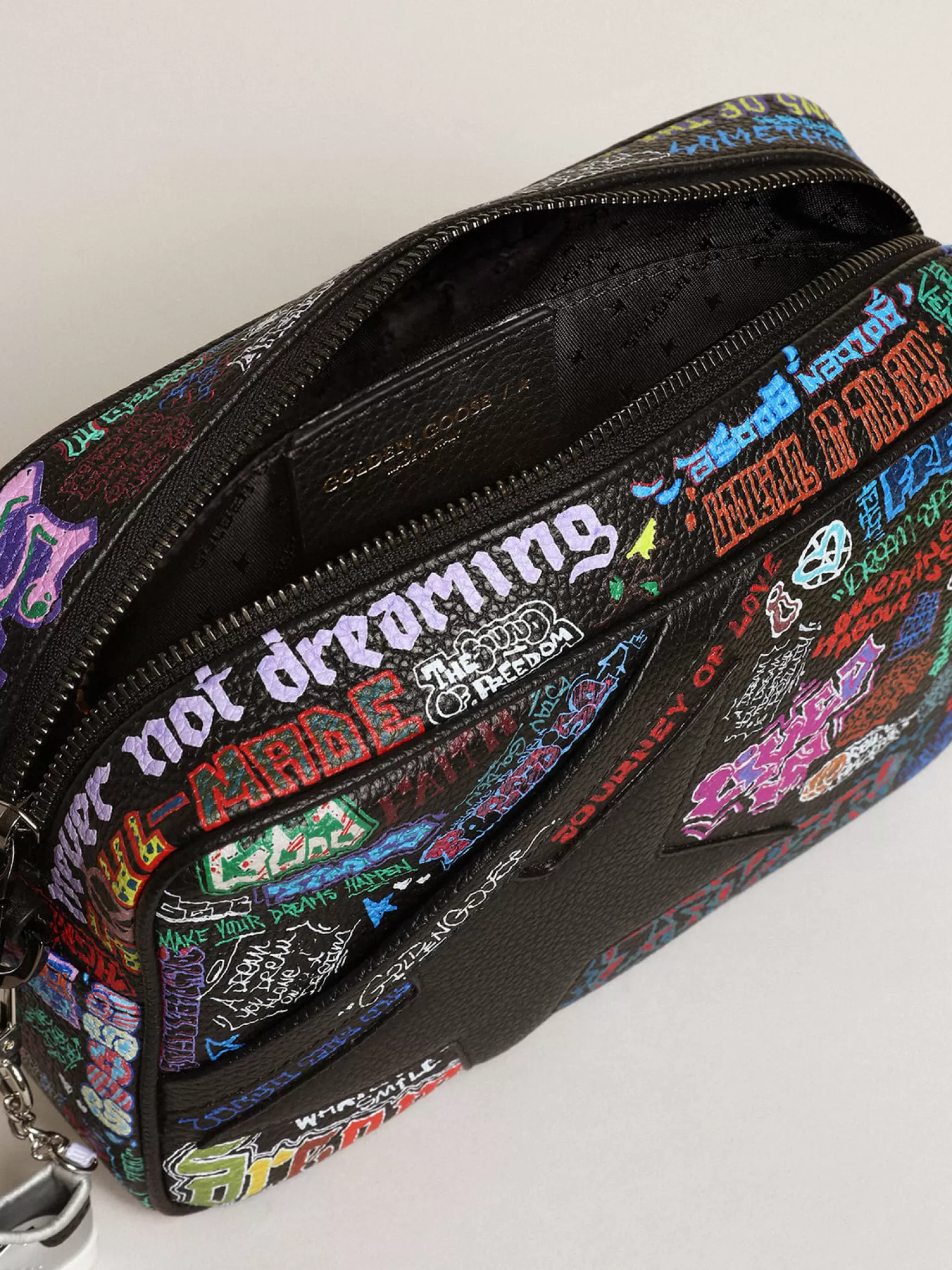 Fashion Bolsa Star feminina de couro martelado preto com estampa multicolorida MULHER Bolsas tiracolo