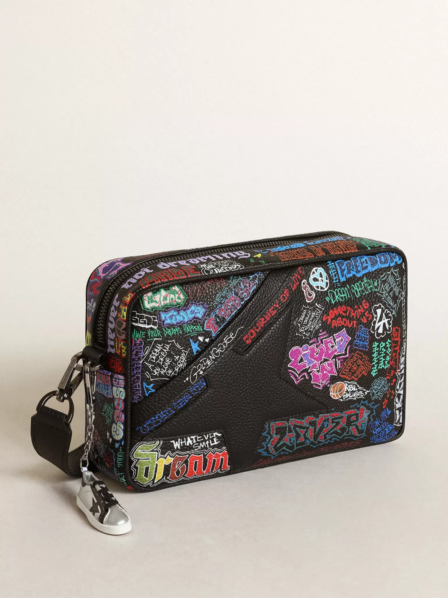 Fashion Bolsa Star feminina de couro martelado preto com estampa multicolorida MULHER Bolsas tiracolo