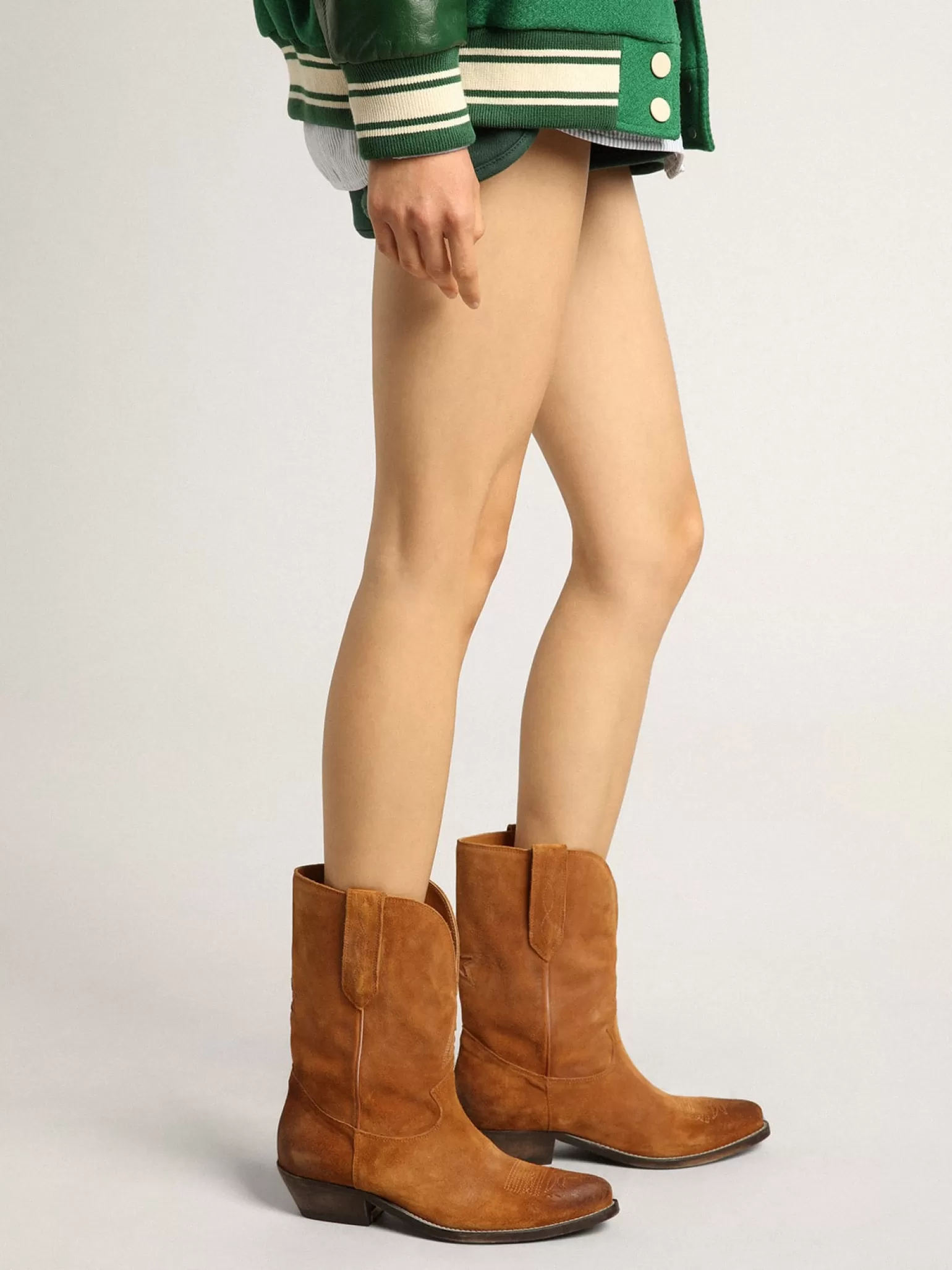 Discount Bota de cano baixo feminina de suede cor tabaco com estrela embutida MULHER Botas