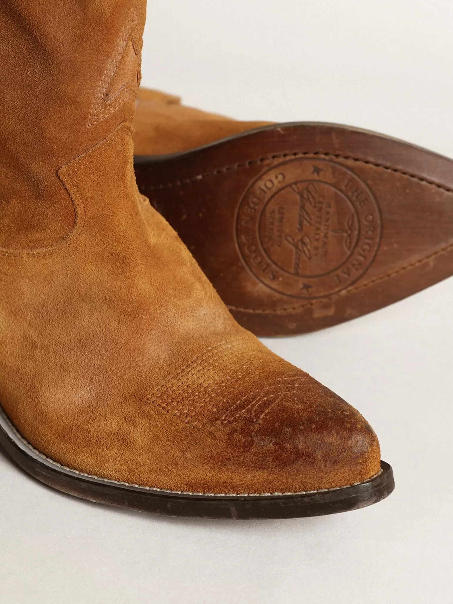 Discount Bota de cano baixo feminina de suede cor tabaco com estrela embutida MULHER Botas