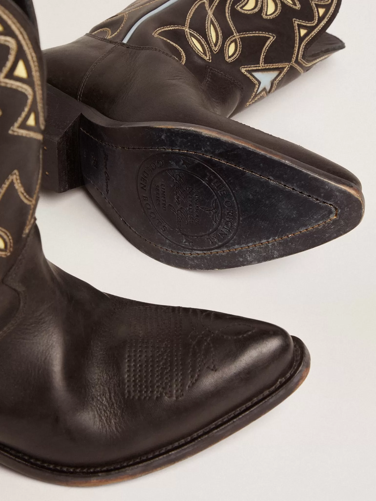 Online Bota Wish Star de cano baixo feminina de couro preto com detalhes amarelos MULHER Botas