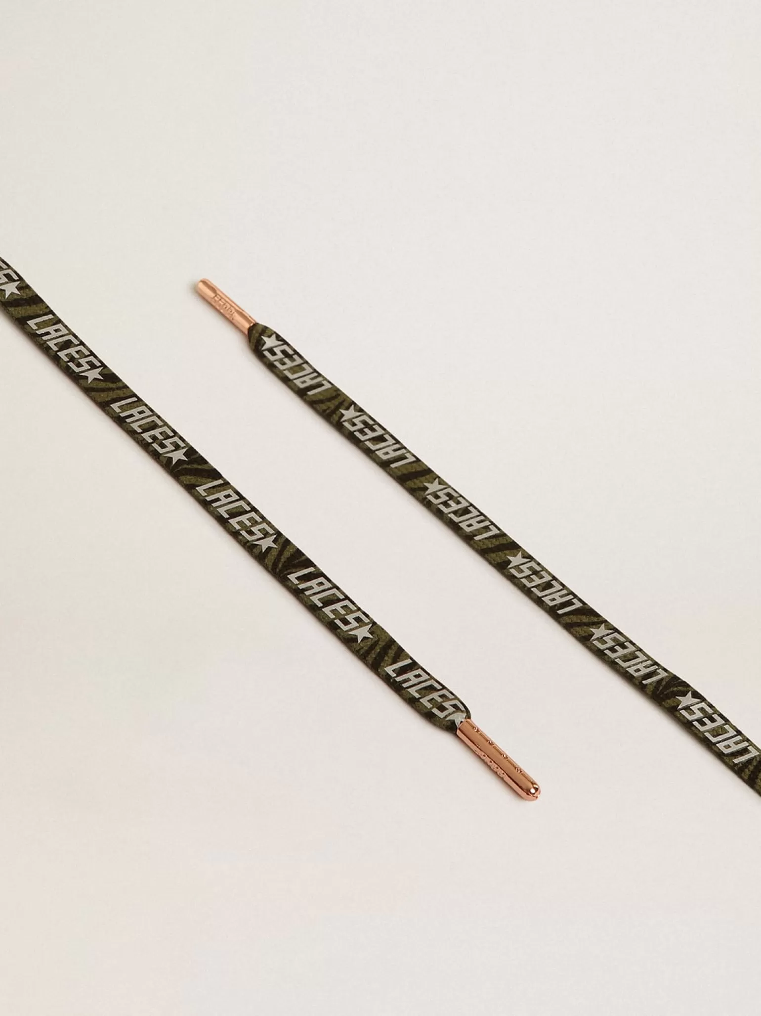 Sale Cadarços com estampa de zebra verde e preto com escritas Laces prateadas em contraste MULHER Cadarços | Cadarços