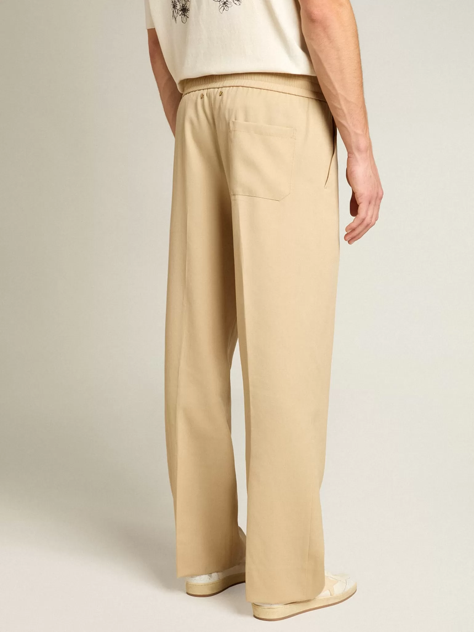 Shop Calça de jogging masculina cor de areia com bolso atrás Jeans e calças