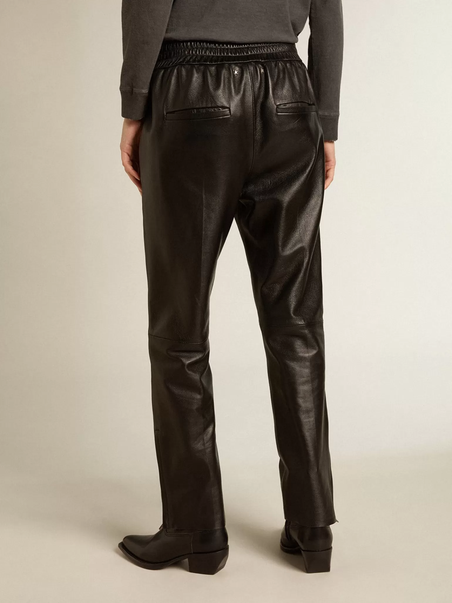 Fashion Calça de jogging preta de napa com zíper no fundo MULHER Jeans e calças