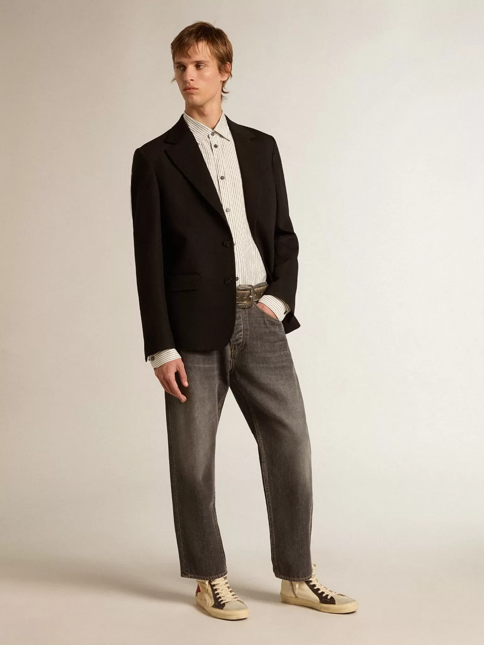 Clearance Camisa branca masculina de viscose com estampa de listras finas pretas Camisas