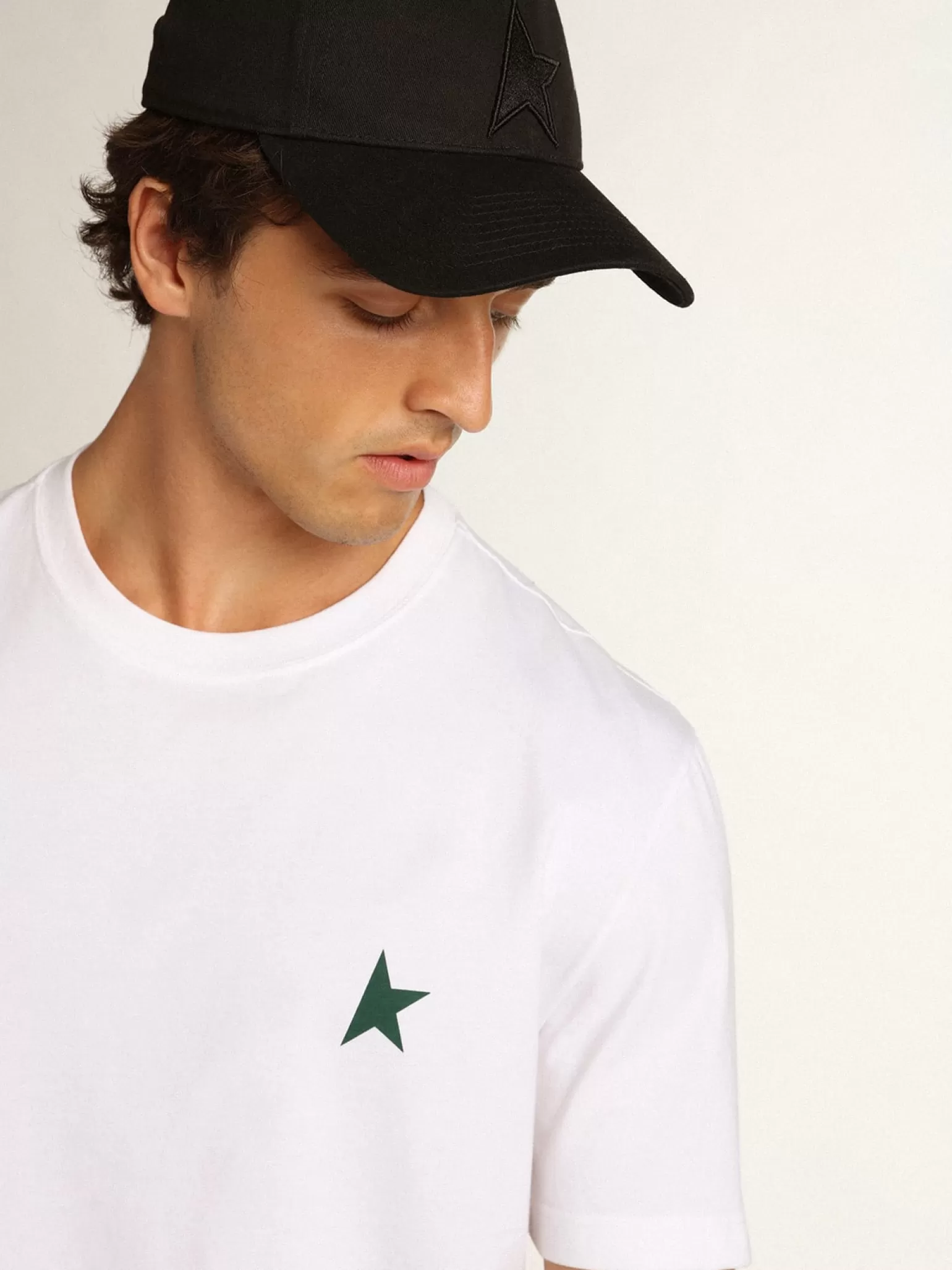 Cheap Camiseta branca Coleção Star com estrela verde em contraste na frente Camisetas