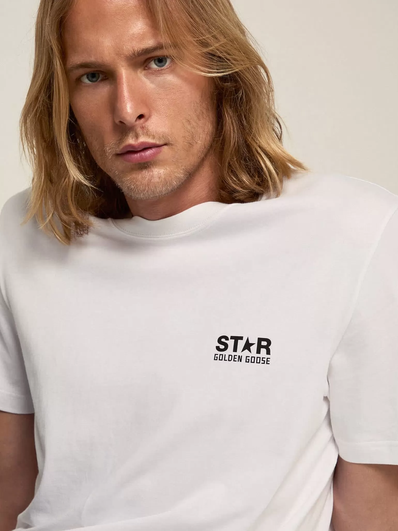 Hot Camiseta branca Coleção Star com logo e estrela pretos em contraste Beachwear | Camisetas