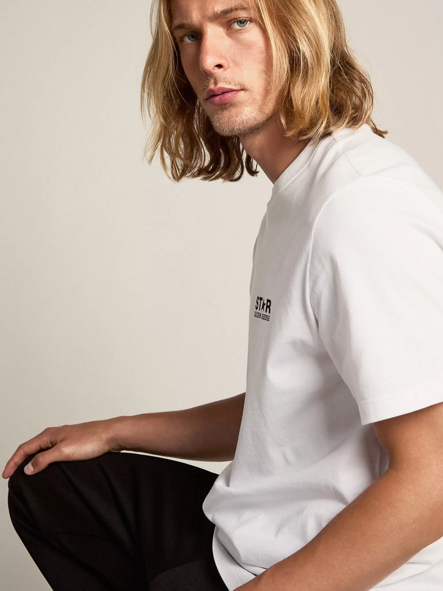 Hot Camiseta branca Coleção Star com logo e estrela pretos em contraste Beachwear | Camisetas