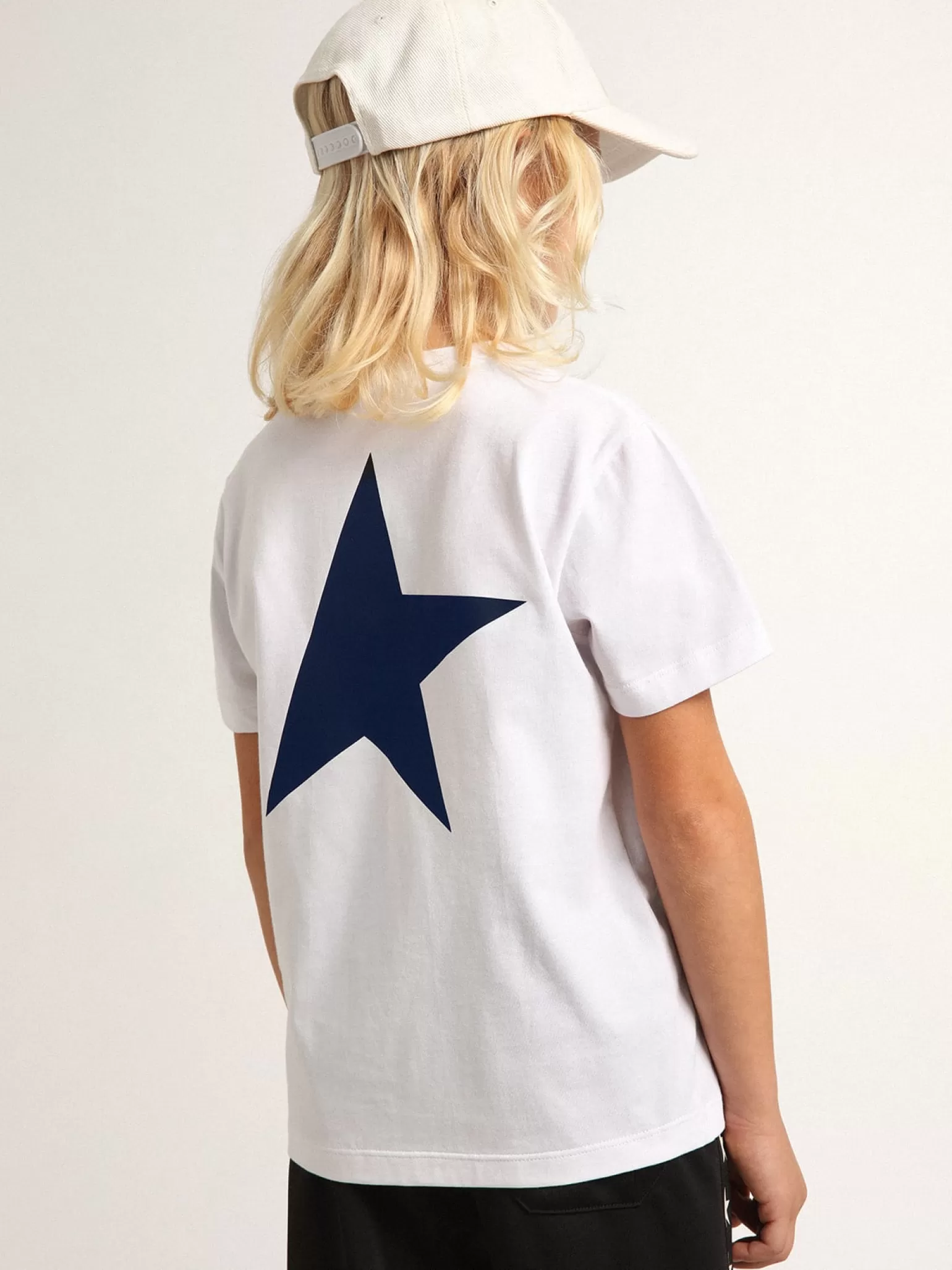 Store Camiseta branca infantil masculina com logo e estrela em contraste Roupas de cima (4-12 years)