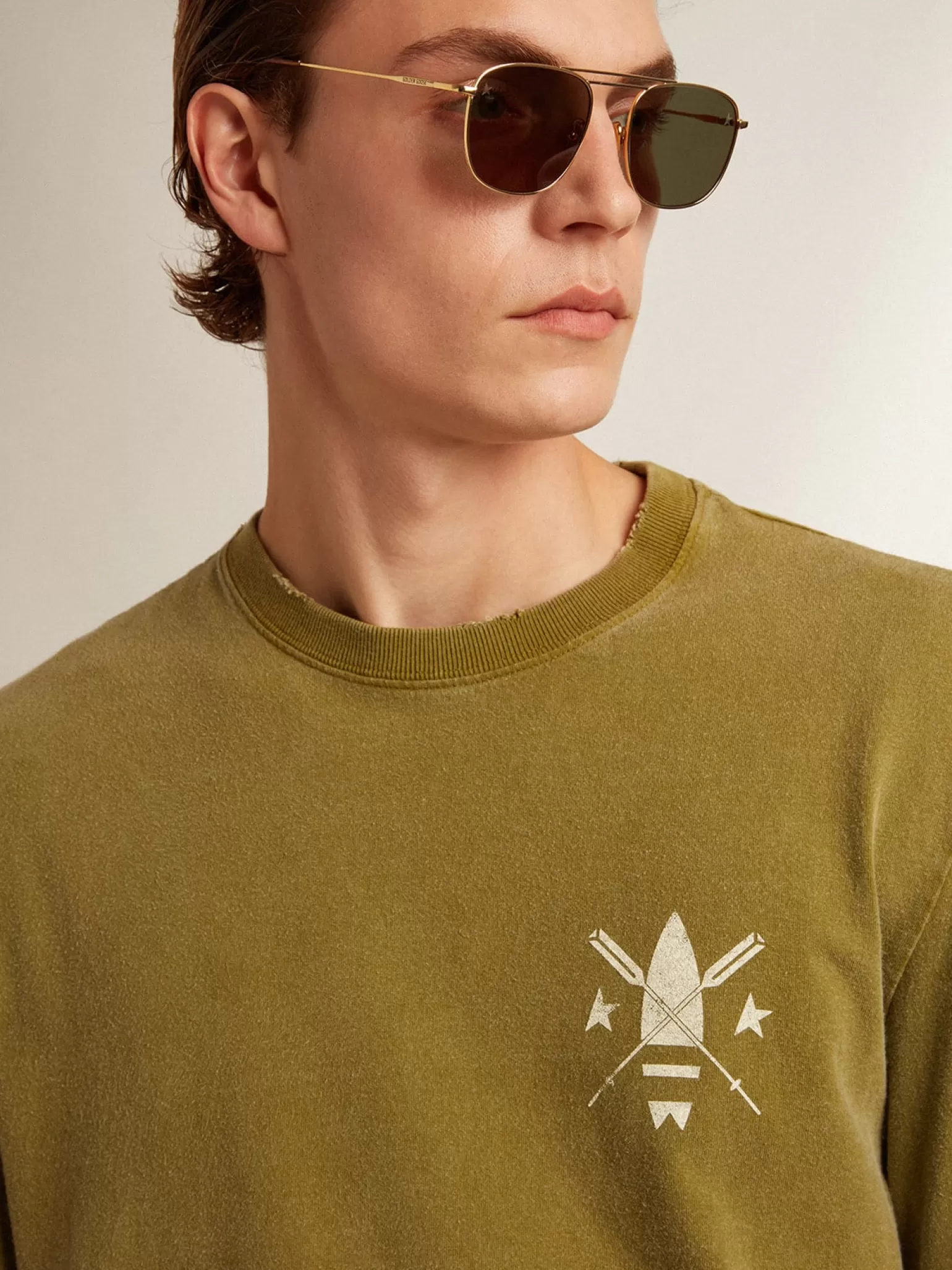Outlet Camiseta cor de pesto com logo branco na frente e atrás Camisetas
