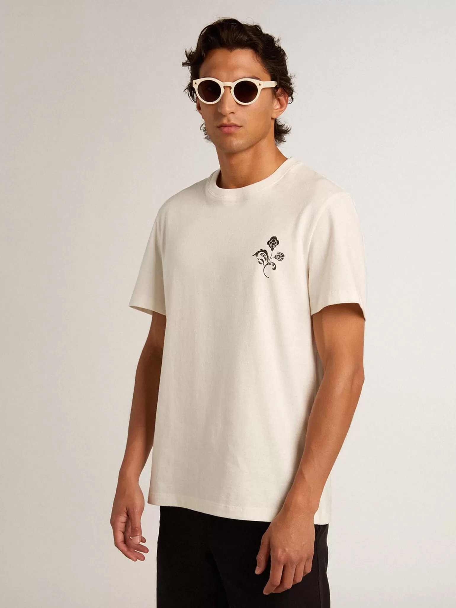 Fashion Camiseta de algodão branco com flor estampada na frente Beachwear | Camisetas