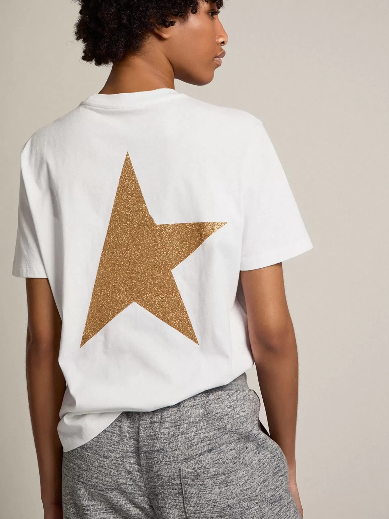 Flash Sale Camiseta feminina branca com logo e estrela de glitter dourado MULHER Camisetas