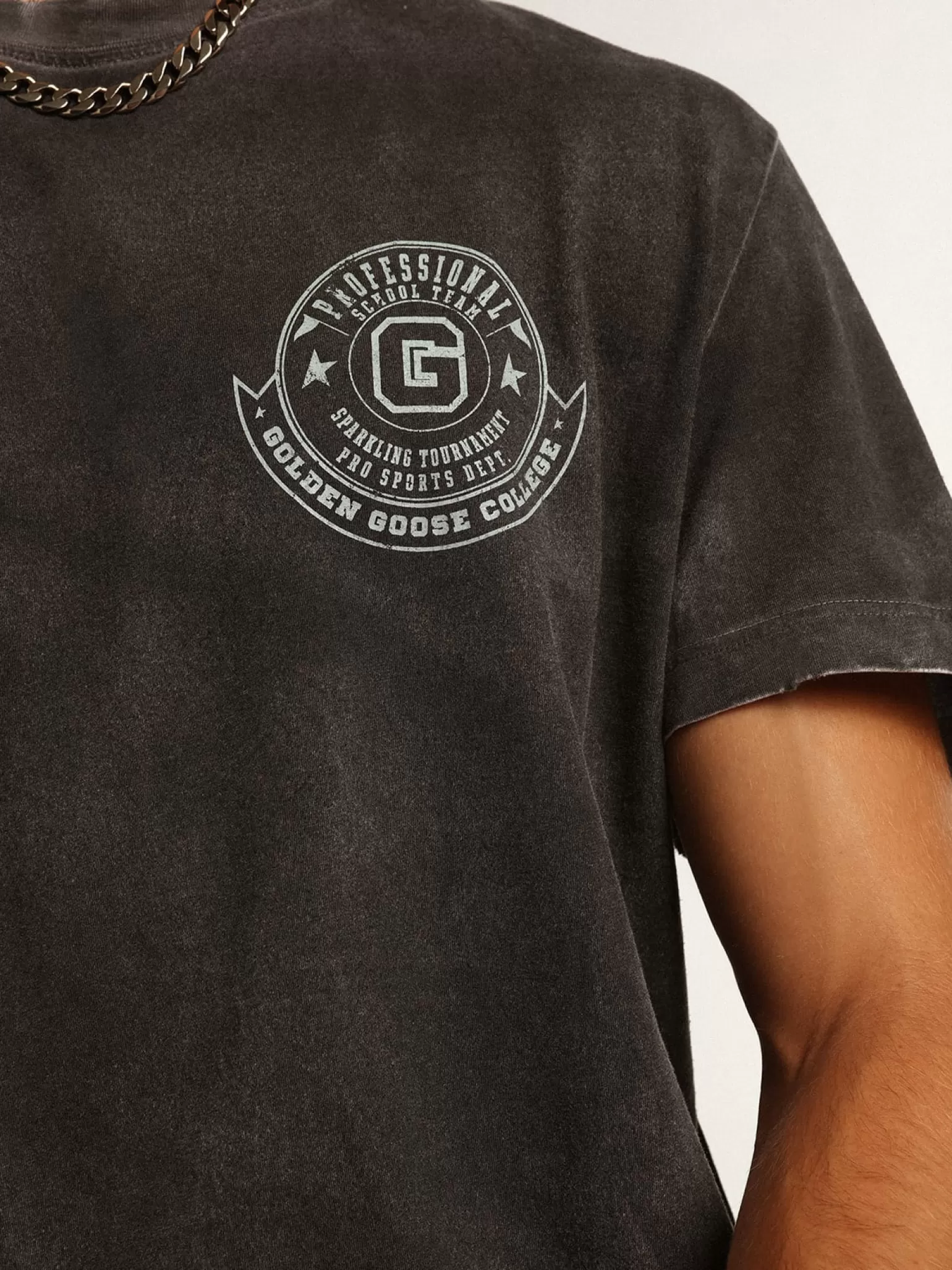 Discount Camiseta masculina cinza com efeito envelhecido com estampa na frente Camisetas