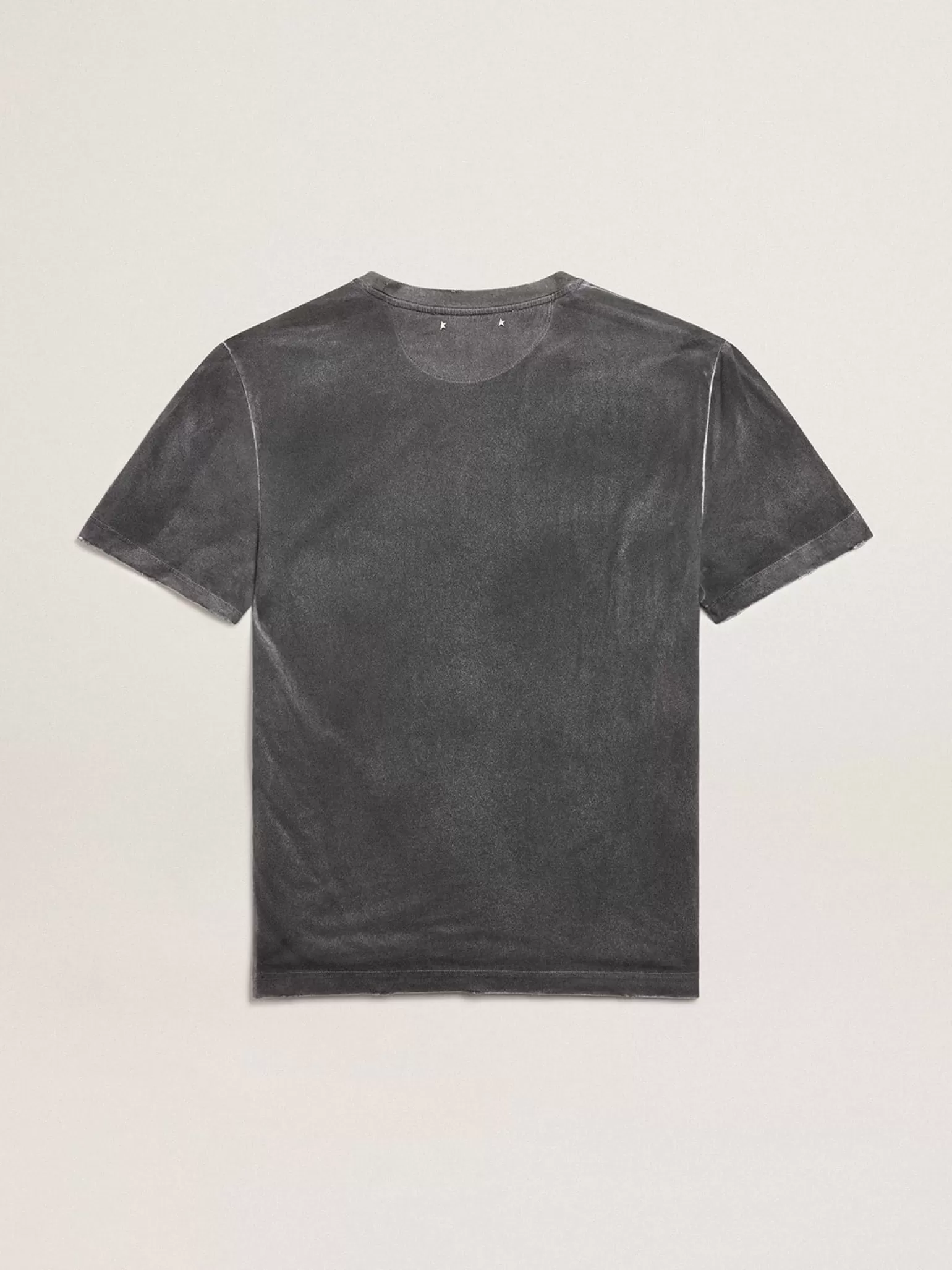 Discount Camiseta masculina cinza com efeito envelhecido com estampa na frente Camisetas