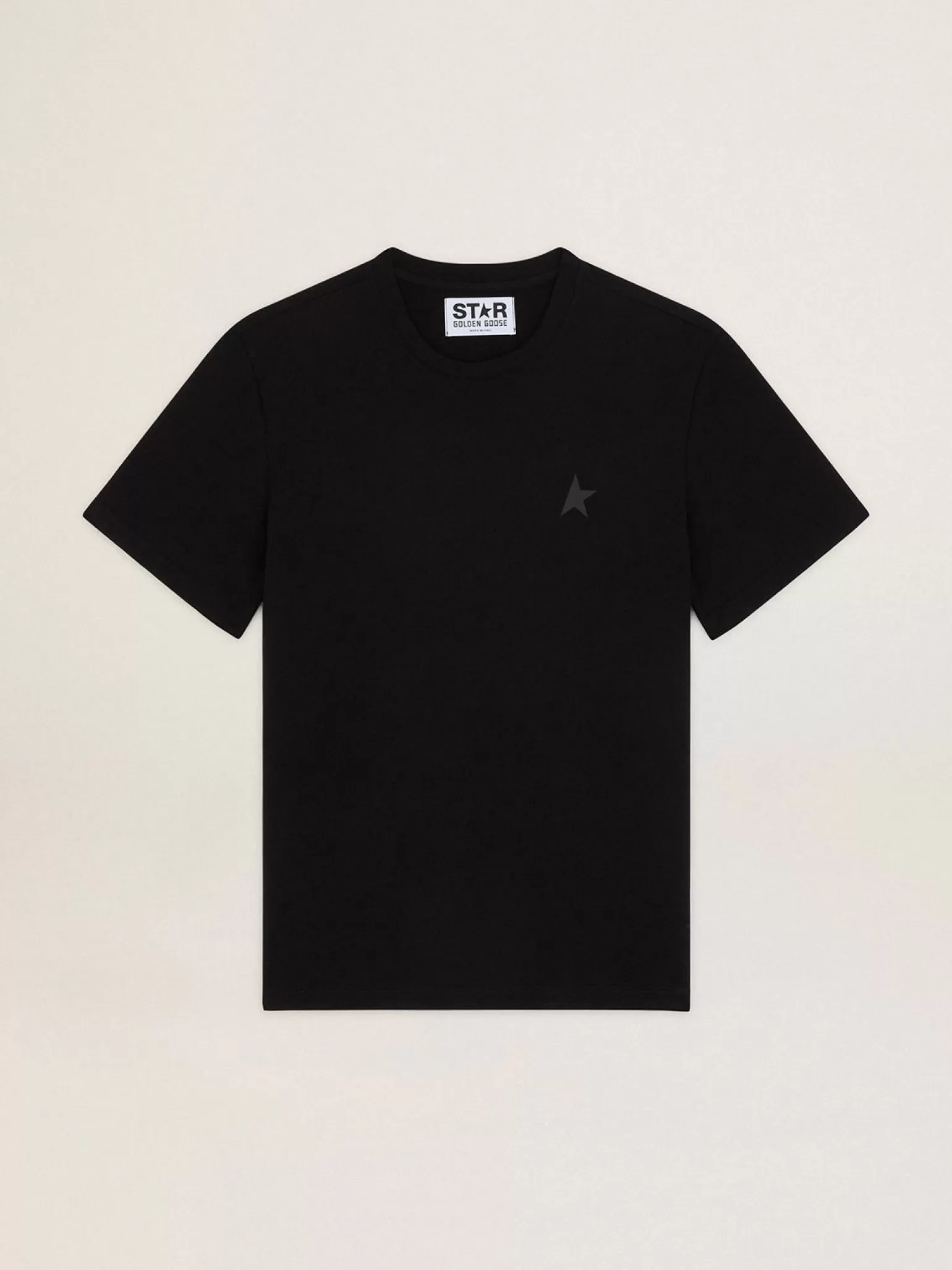 Sale Camiseta preta Coleção Star com estrela tom sobre tom na frente Camisetas