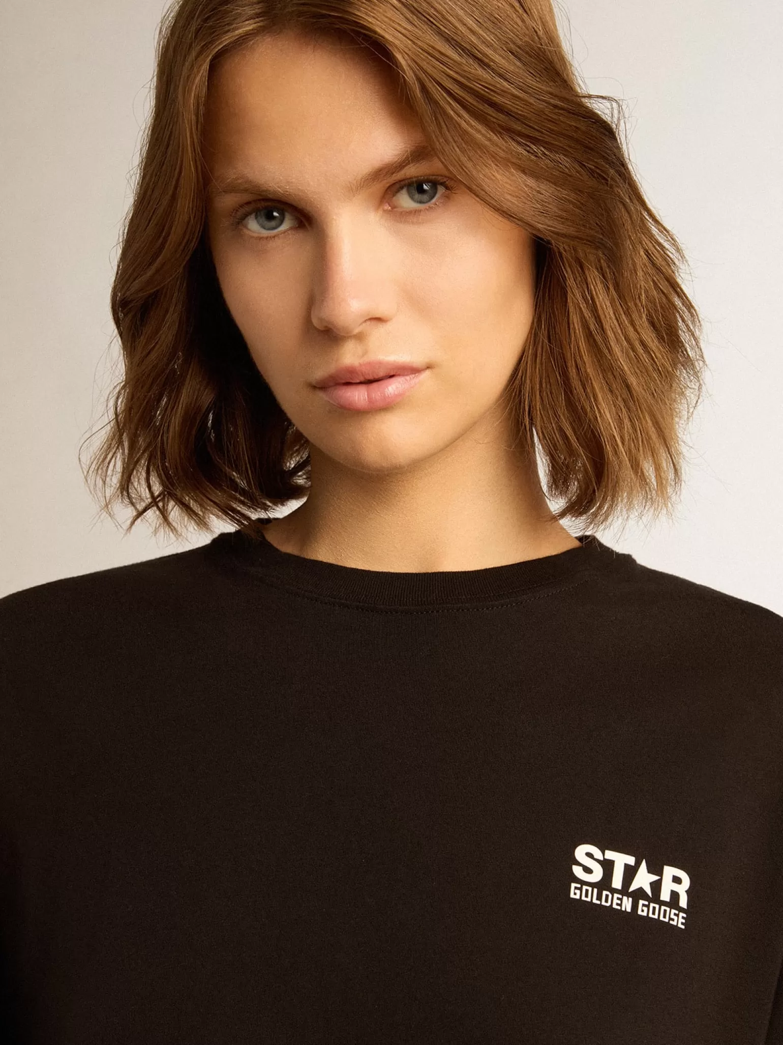 Flash Sale Camiseta preta Coleção Star com logo e estrela brancos em contraste MULHER Camisetas