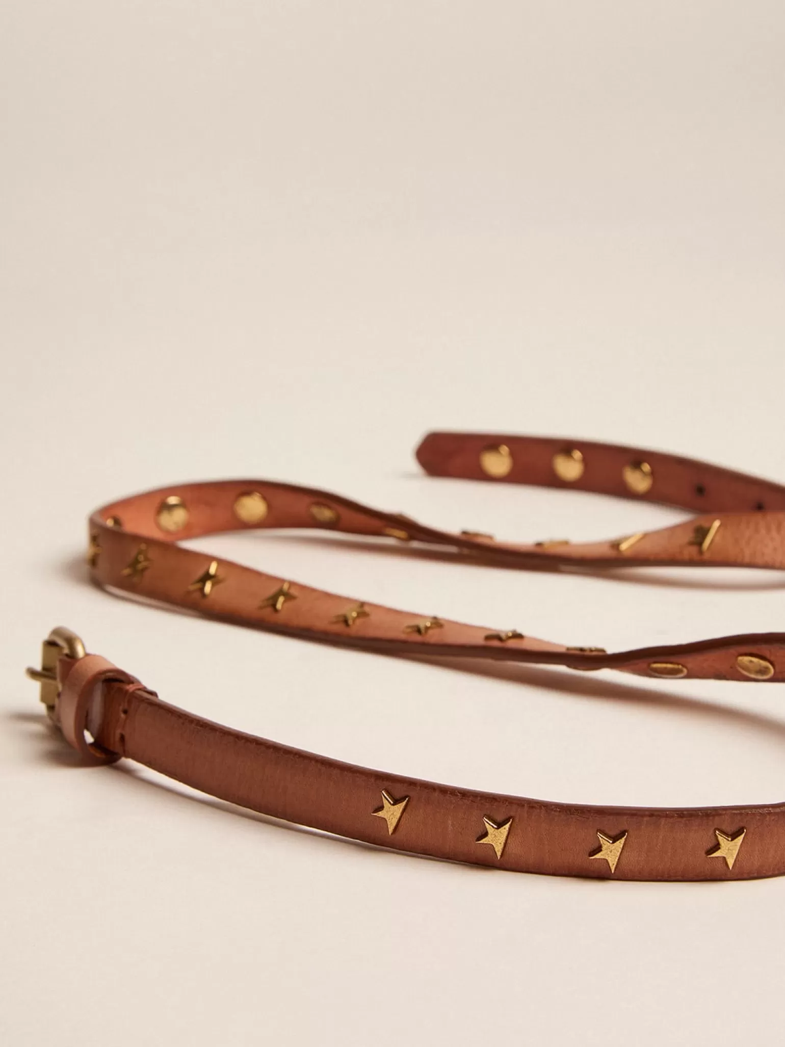 New Cinto Molly de couro marrom com tachas em forma de estrela MULHER Cintos