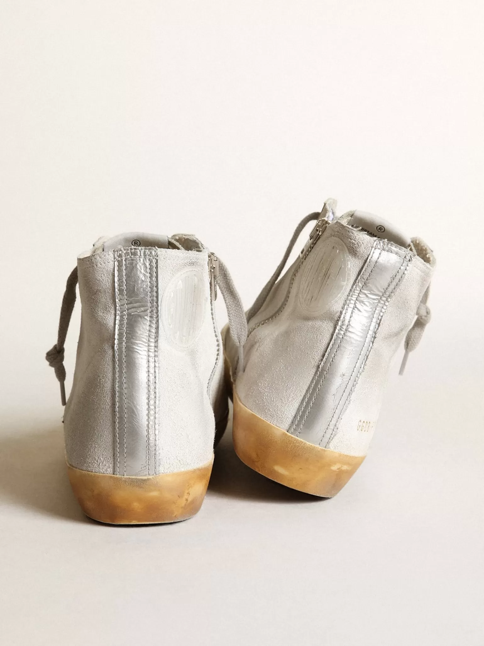Shop Francy feminino de suede branco com estrela de couro preto MULHER Francy