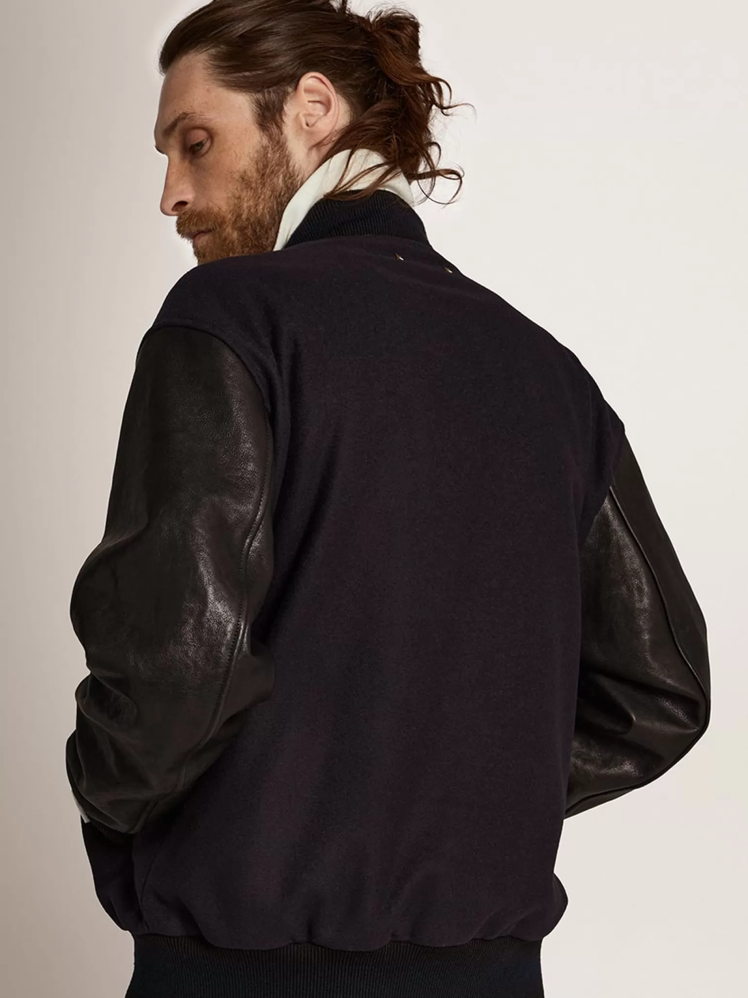Shop Jaqueta bomber masculina de lã azul-escura e mangas de couro Casacos e blusões