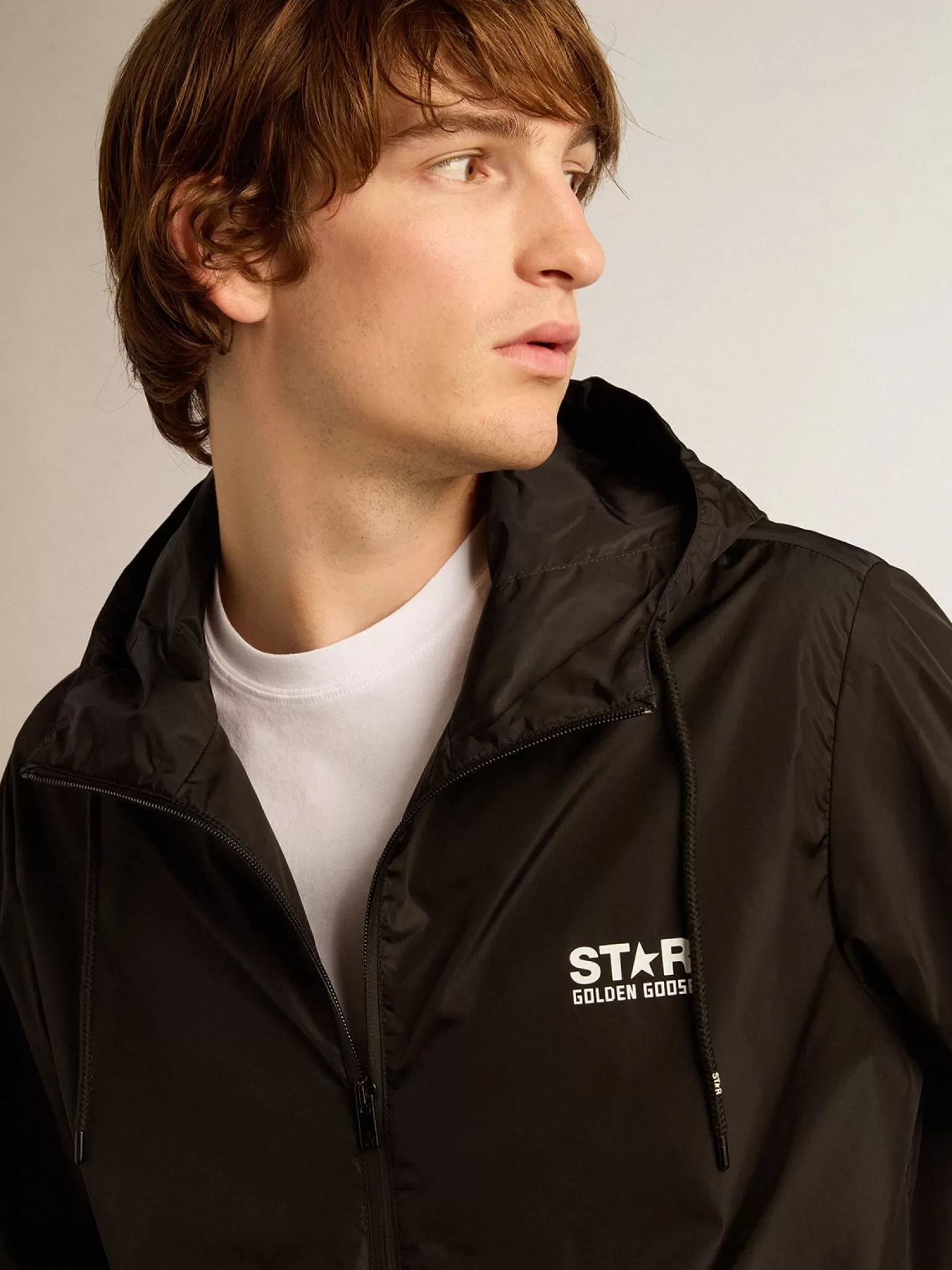 Outlet Jaqueta corta-vento masculina com logo e estrela brancos em contraste Casacos e blusões
