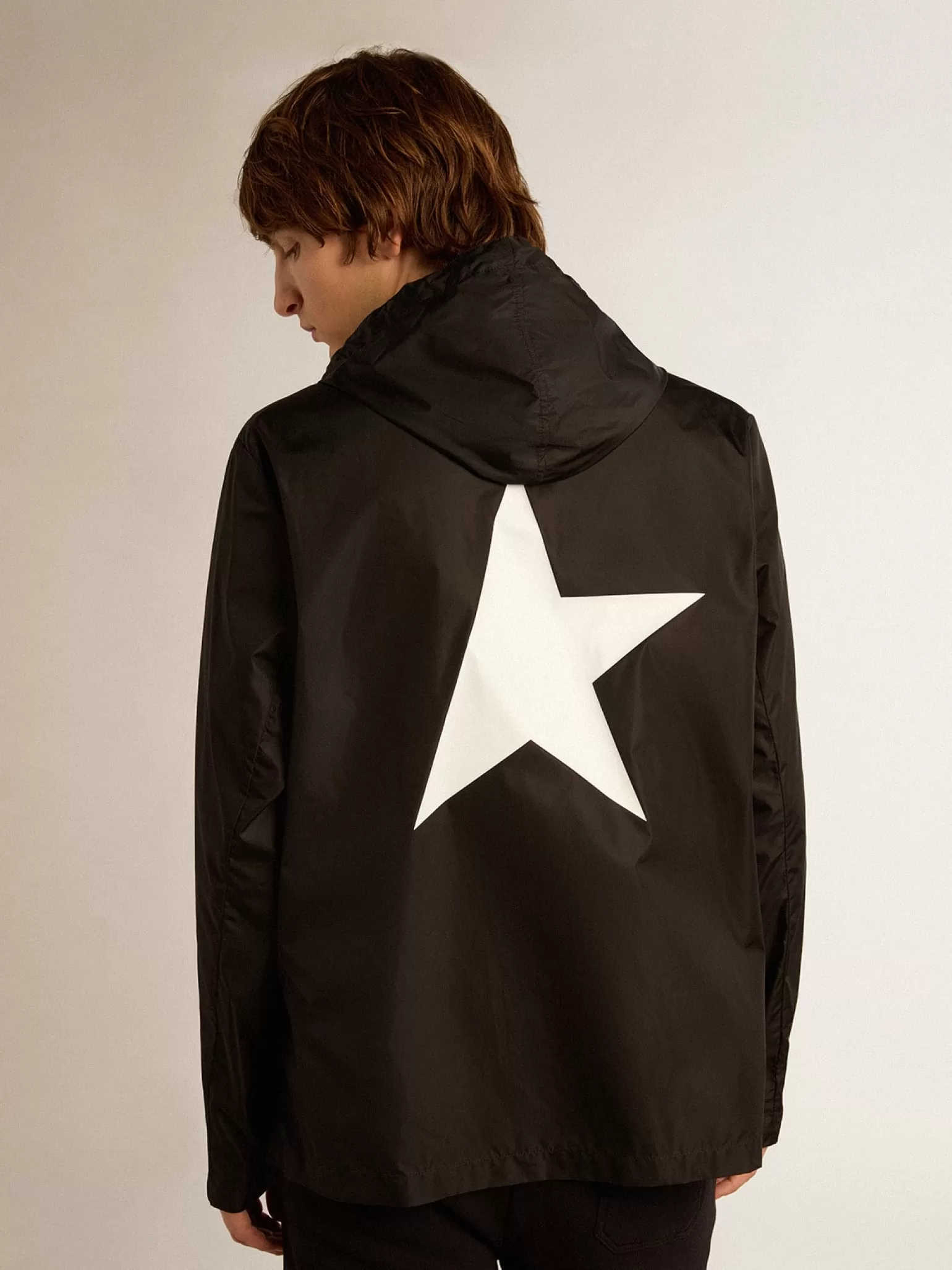 Outlet Jaqueta corta-vento masculina com logo e estrela brancos em contraste Casacos e blusões