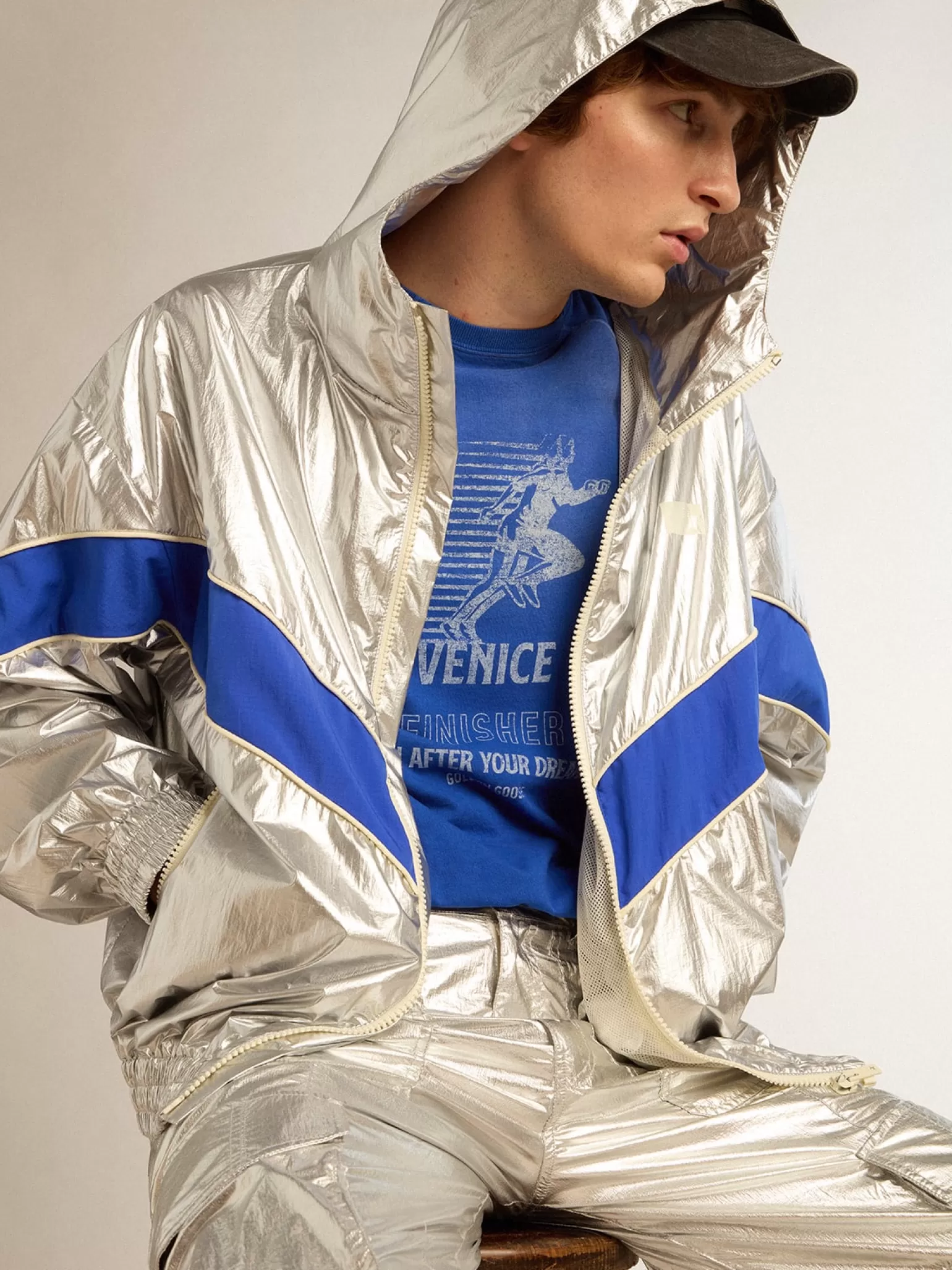 Shop Jaqueta corta-vento masculina de tecido técnico prateado Casacos e blusões