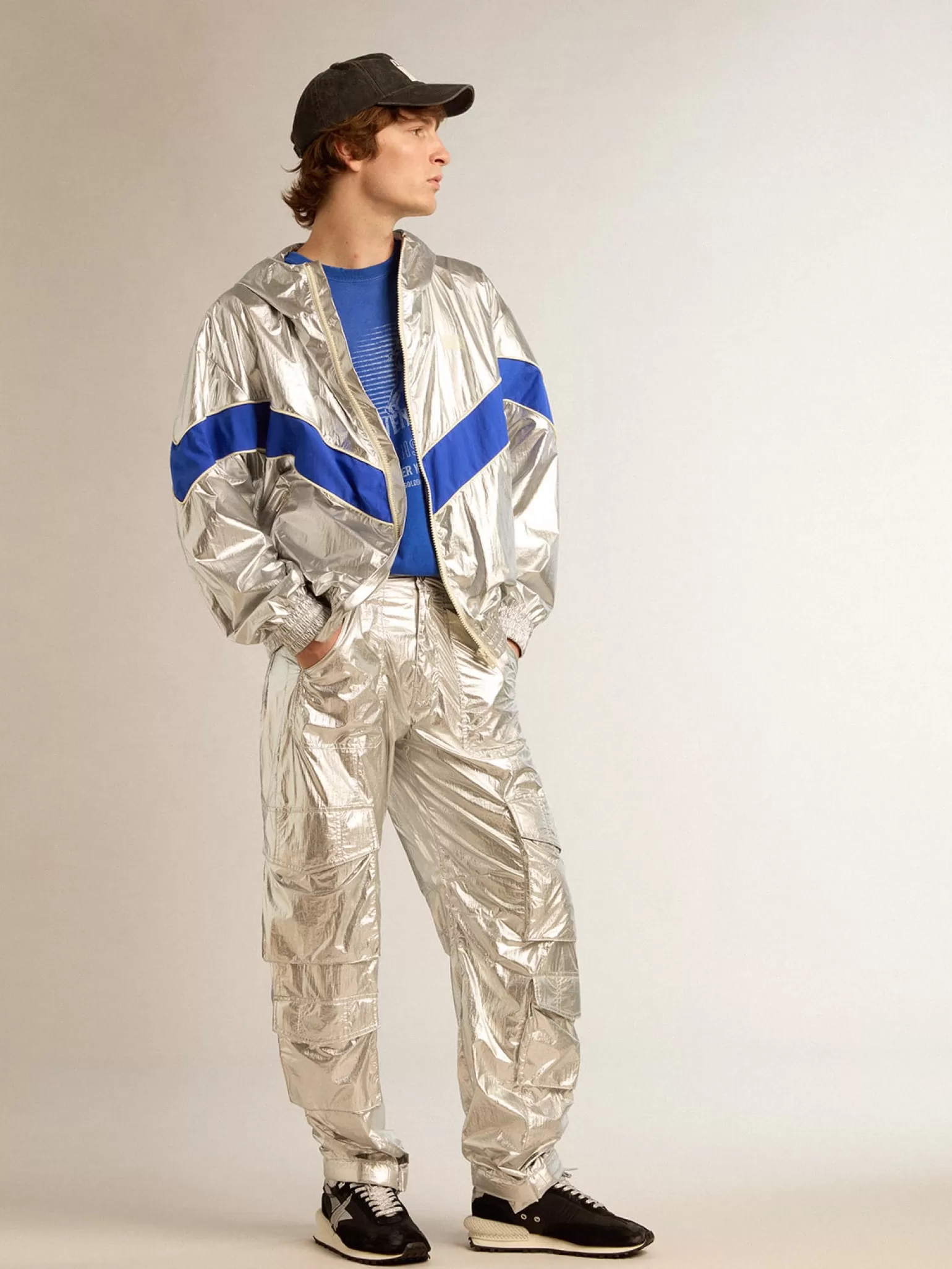 Shop Jaqueta corta-vento masculina de tecido técnico prateado Casacos e blusões