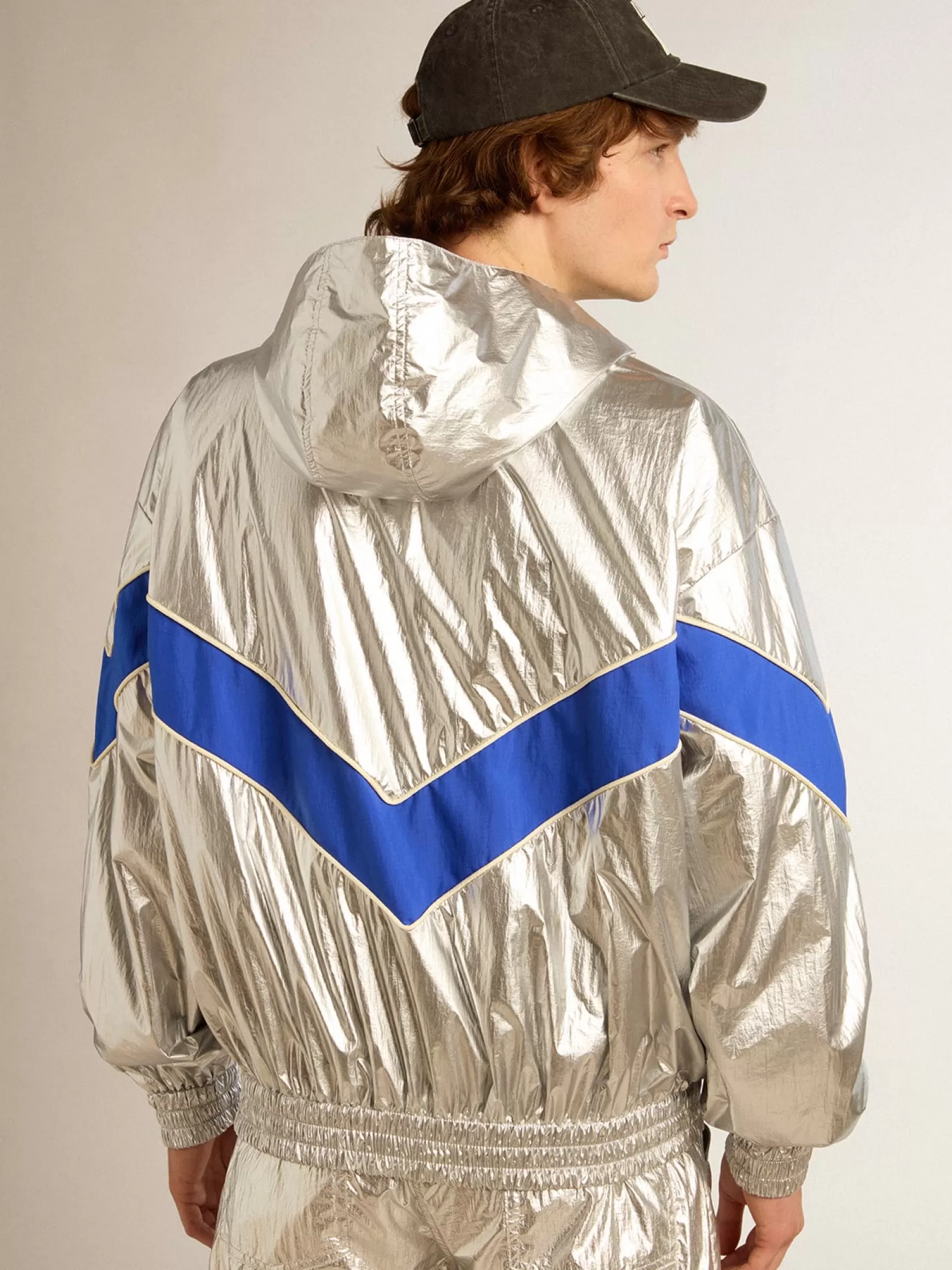 Shop Jaqueta corta-vento masculina de tecido técnico prateado Casacos e blusões