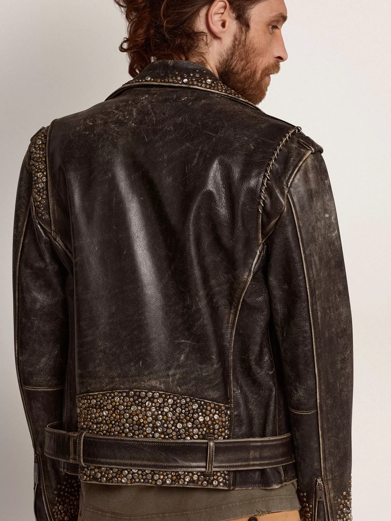 Clearance Jaqueta de couro masculina com tachas marteladas e fita aplicada Casacos e blusões