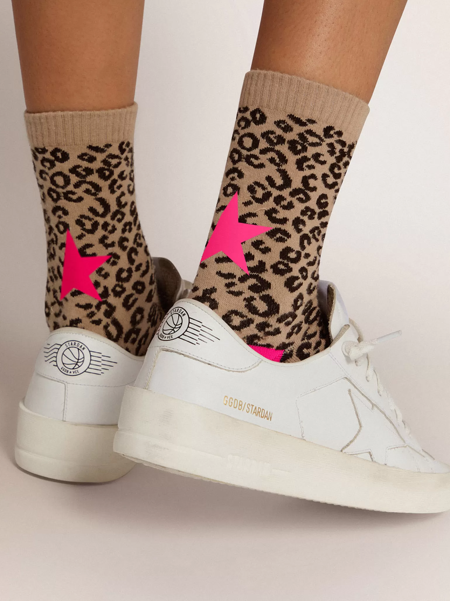 Hot Meias com estampa animal print e fundo areia com detalhes fúcsia MULHER Meias | Meias