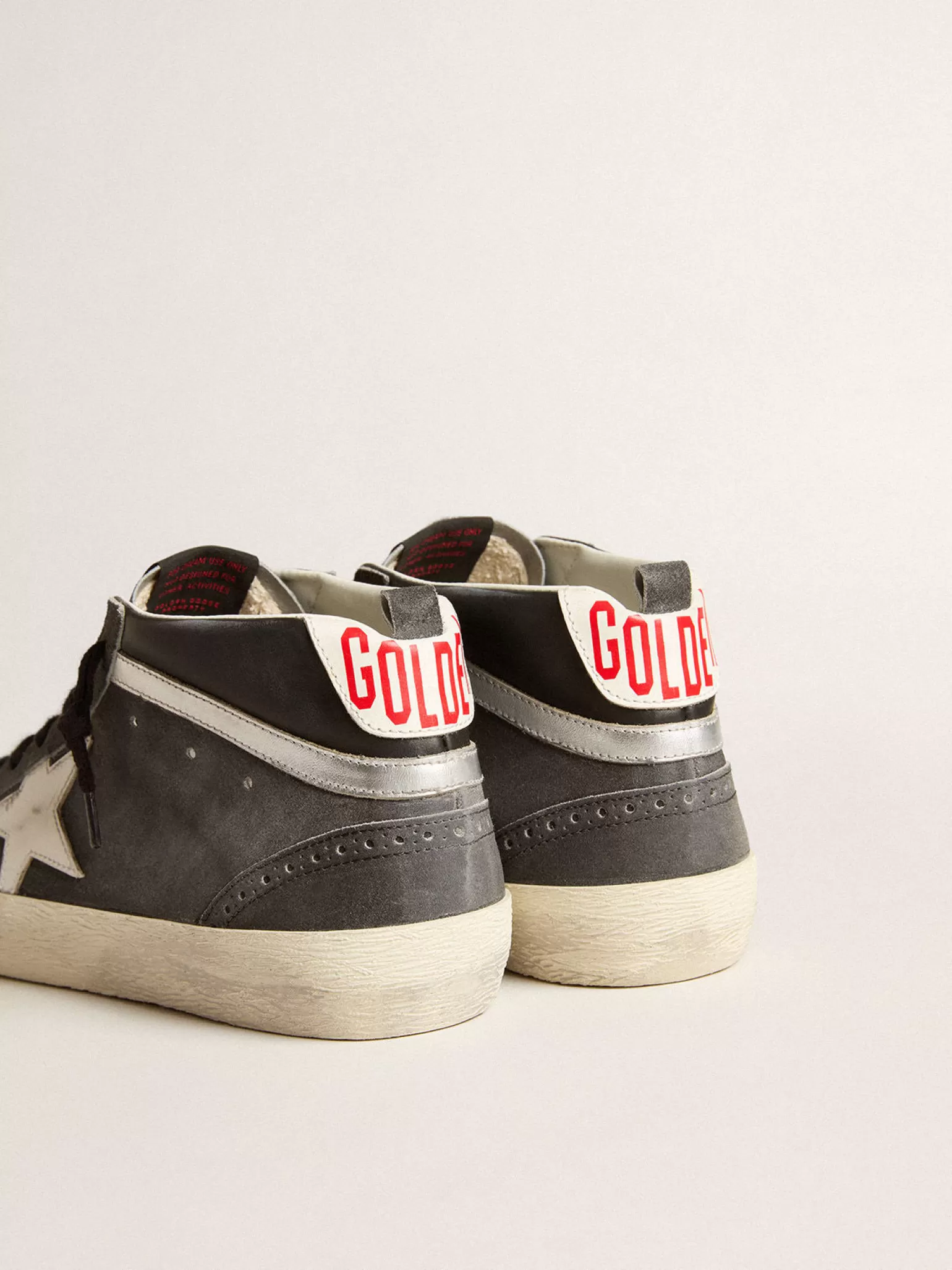Cheap Mid Star de suede preto com estrela de couro branco e lista prateada Mid Star