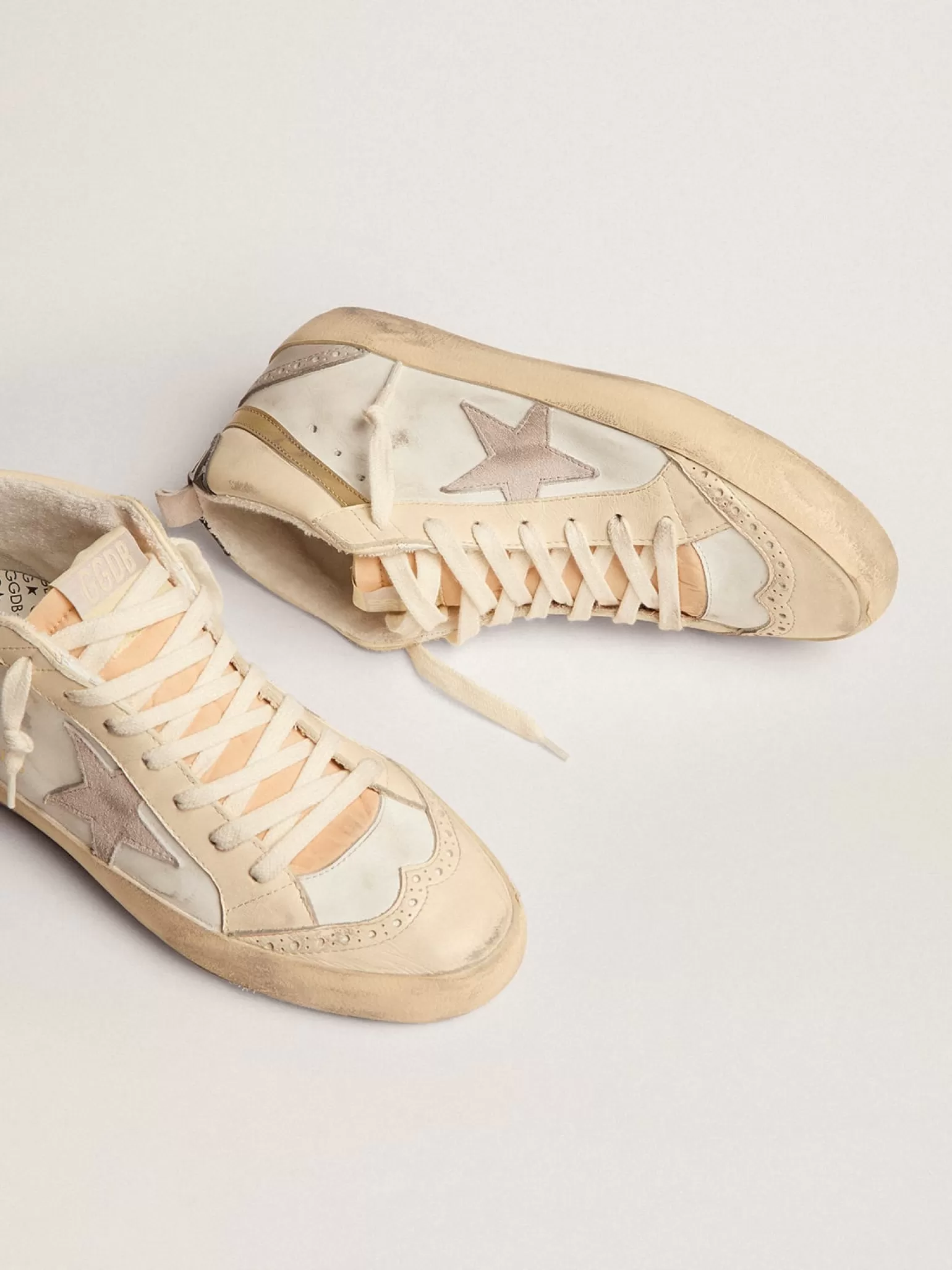 Sale Mid Star feminino com estrela de suede cinza-claro e lista dourada MULHER Mid Star