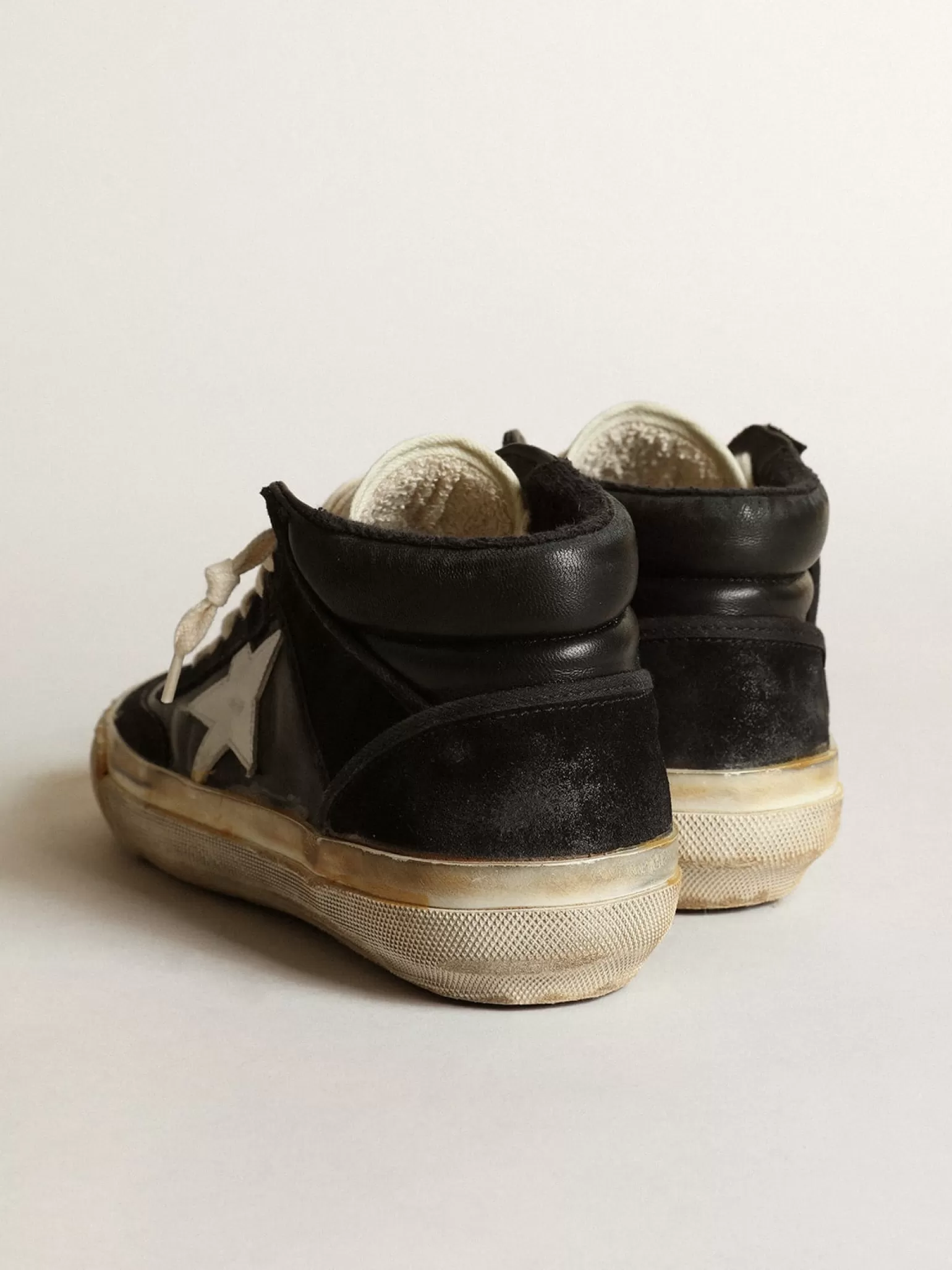 Sale Mid Star Feminino de napa e suede pretos com estrela branca MULHER Mid Star