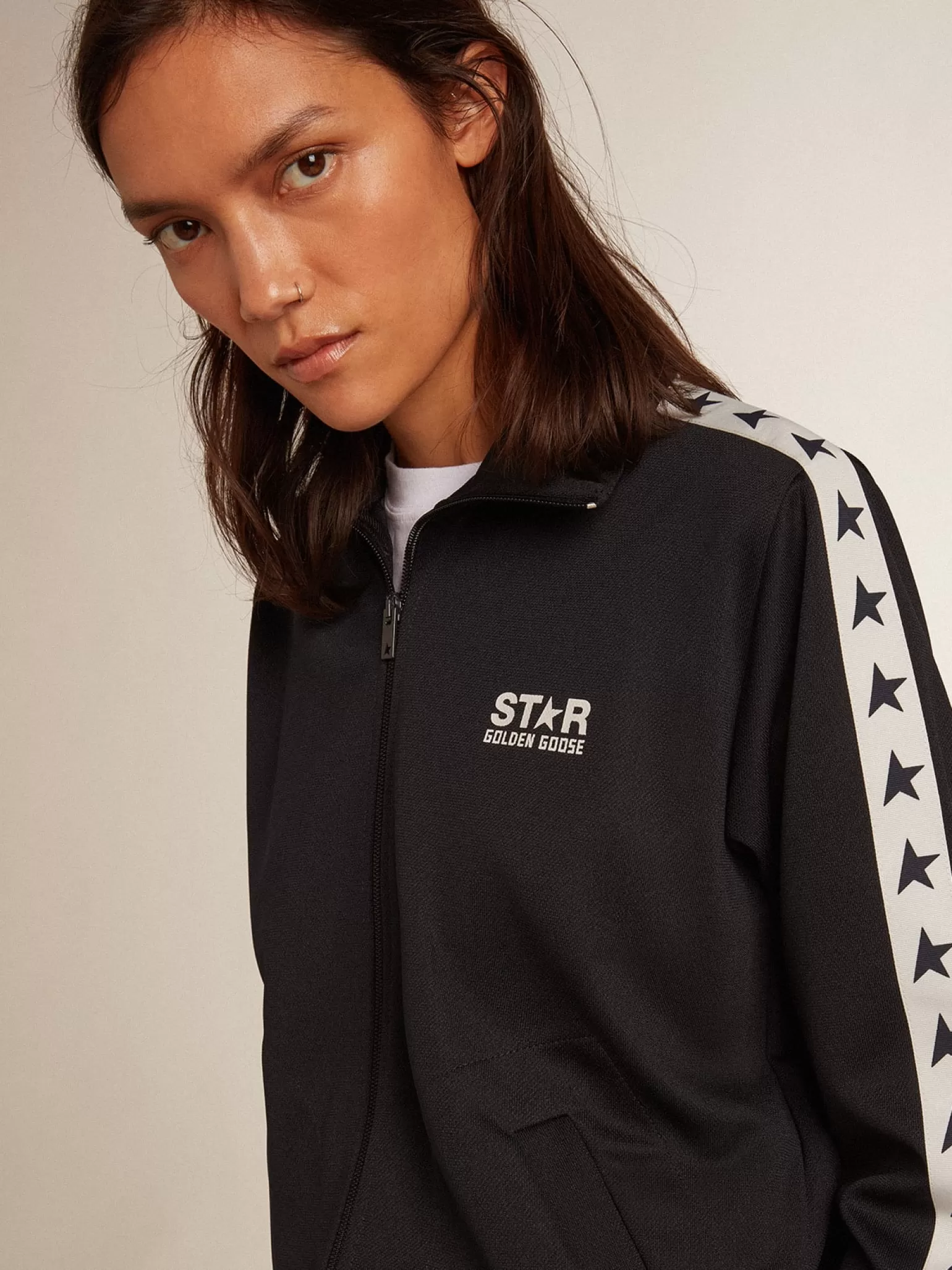Store Moletom azul-escuro com zíper e fita branca e estrelas em contraste MULHER Moletons