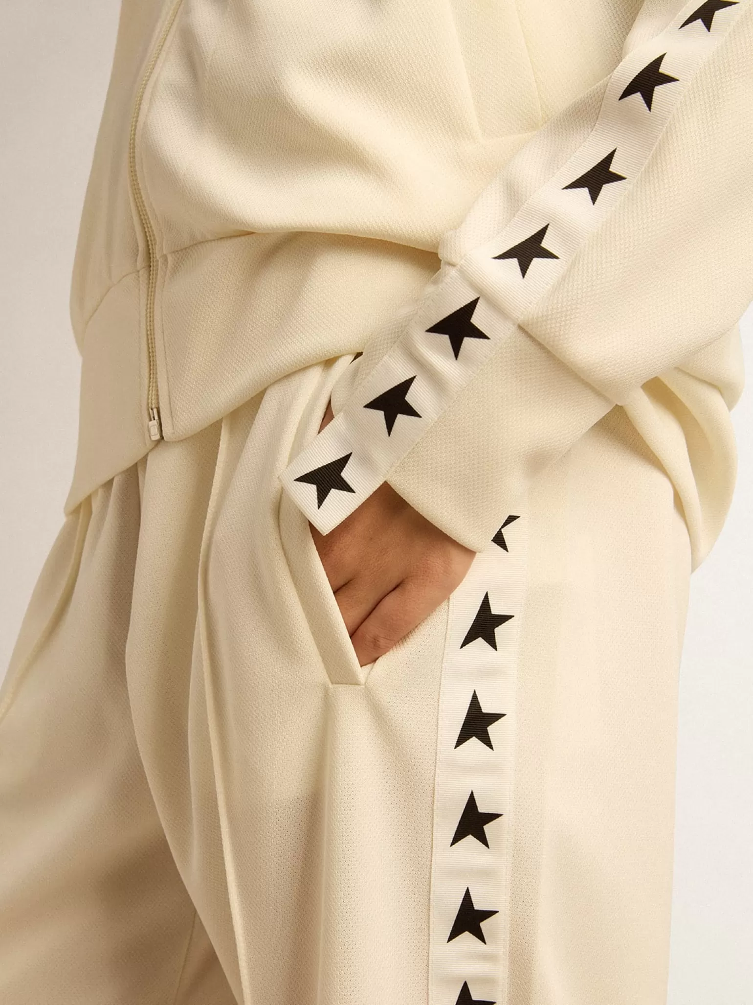 Flash Sale Moletom com zíper feminino branco com faixa branca e estrelas pretas MULHER Moletons
