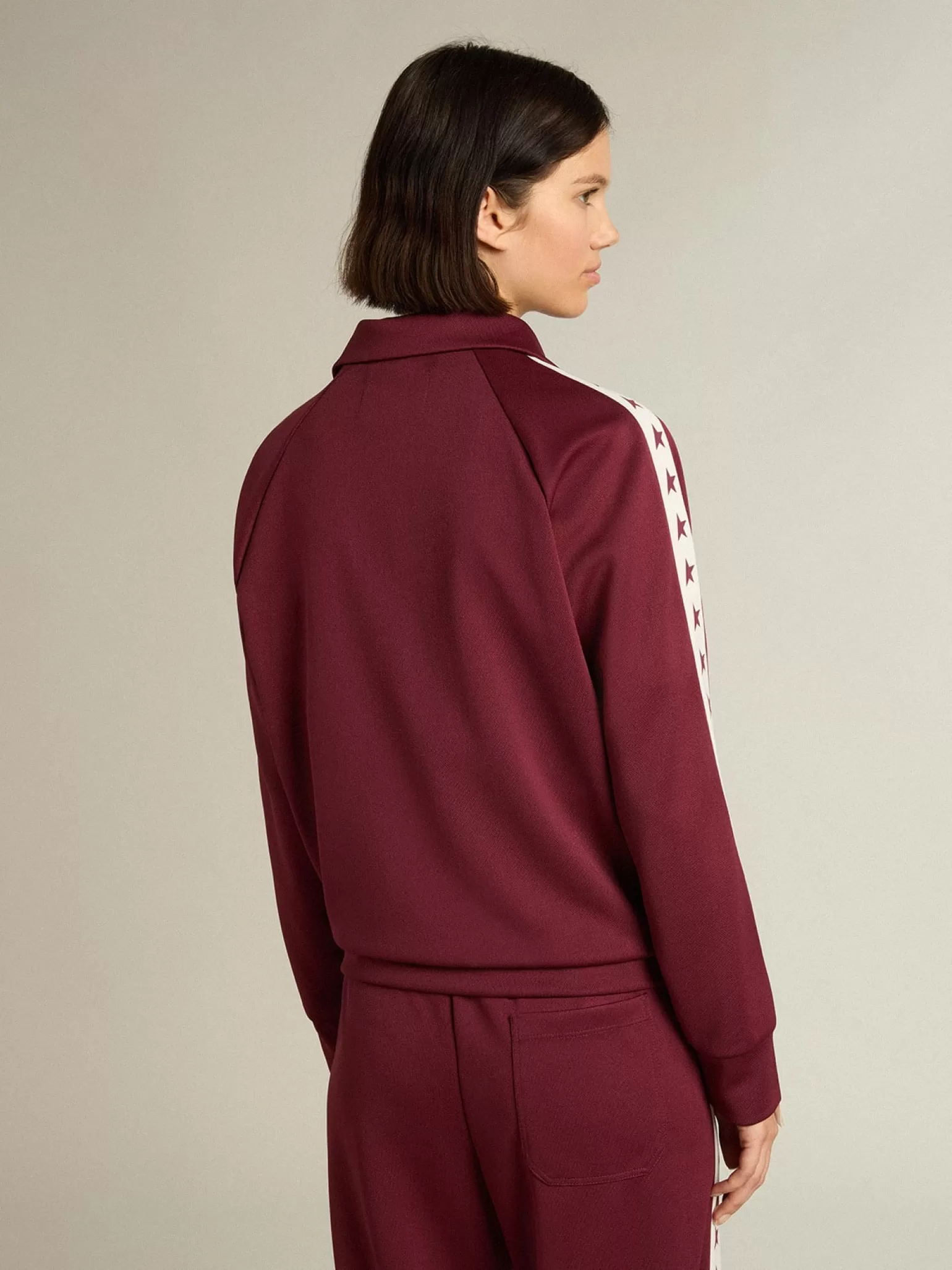 Fashion Moletom feminino bordô com zíper, faixa branca e estrelas em contraste MULHER Moletons