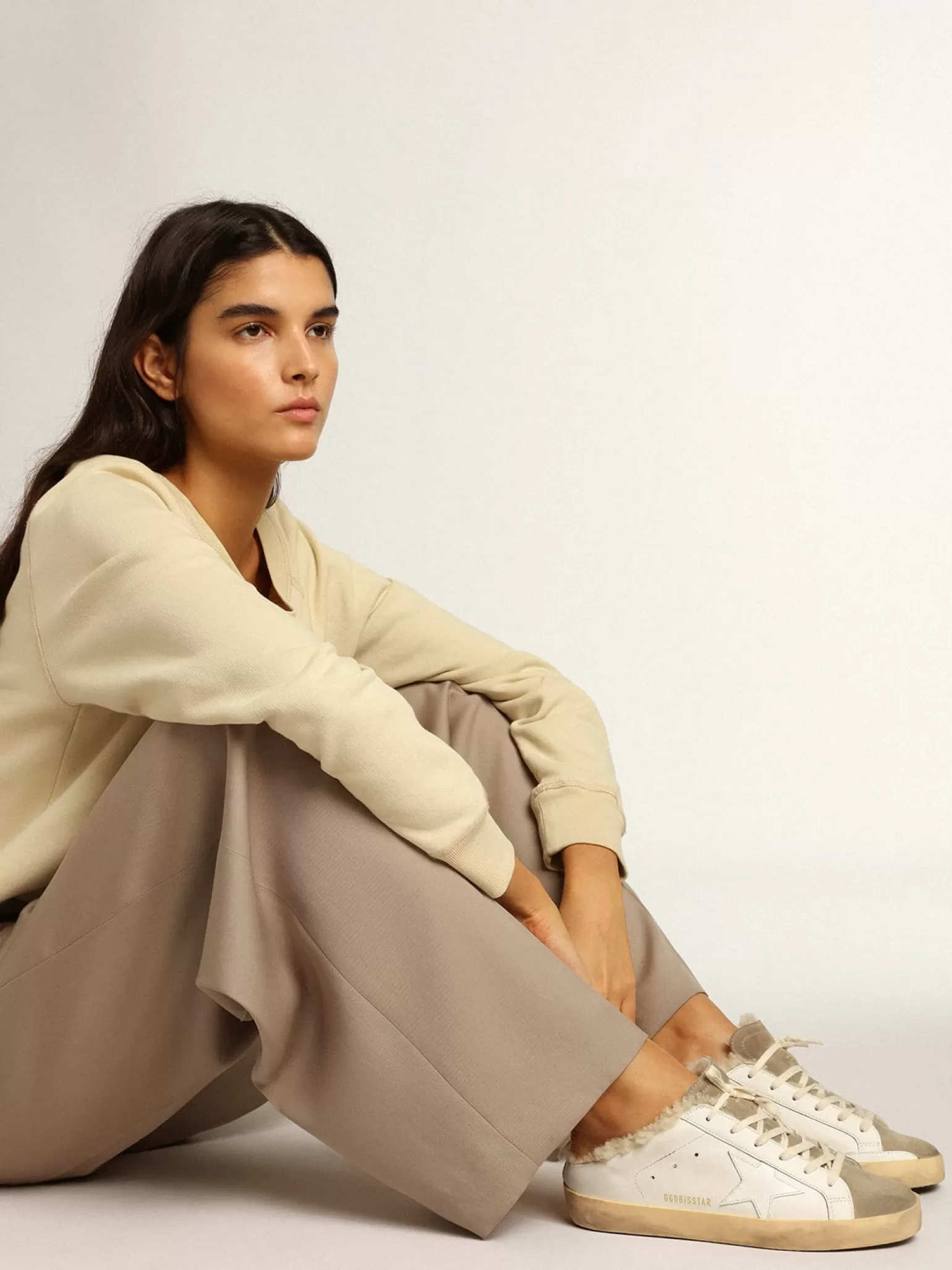 Store Mule Super-Star com estrela de couro branco e forro de shearling MULHER Super-Star Sabot