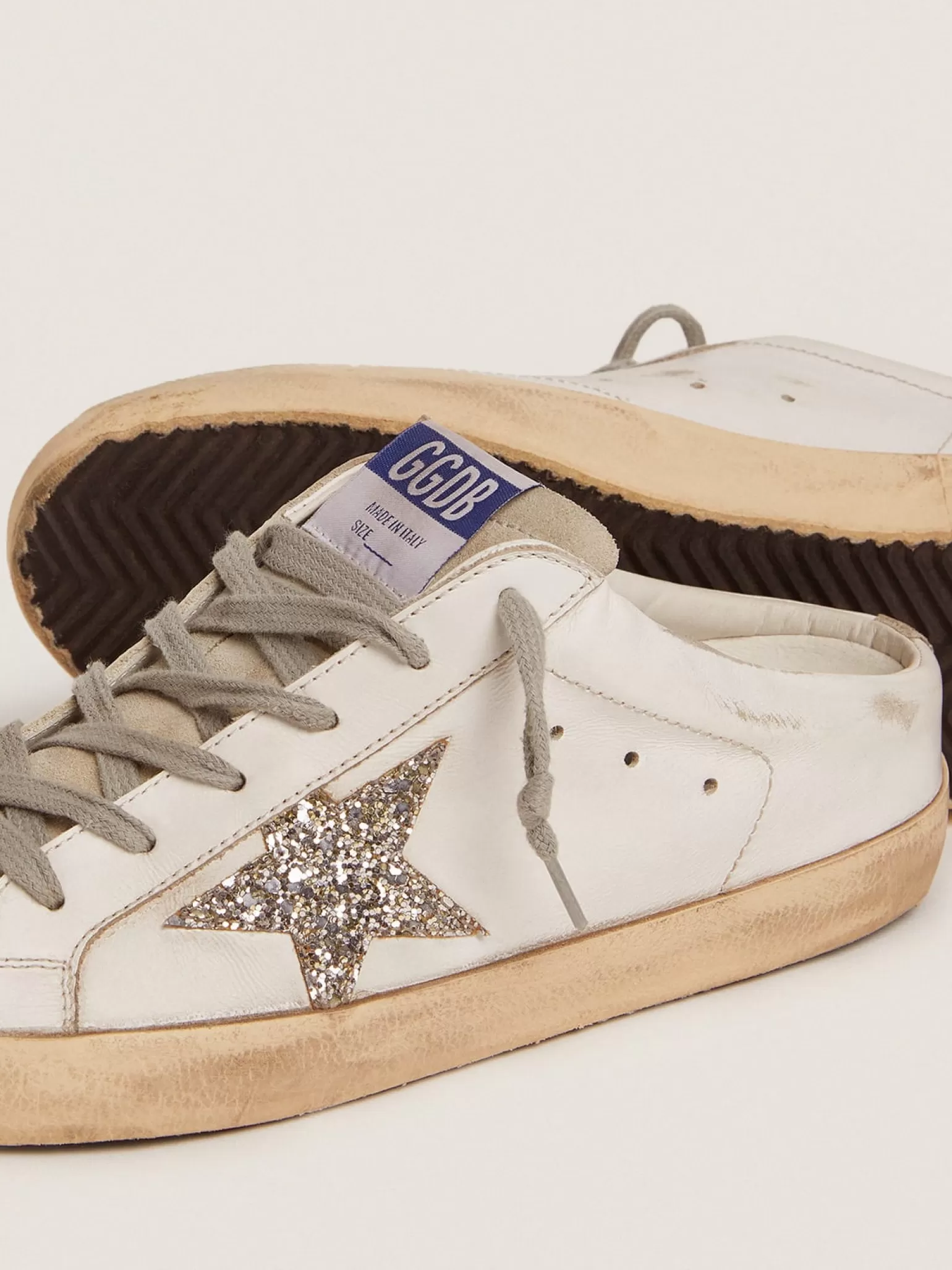 New Mule Super-Star de couro branco e suede cinza com estrela de glitter prateado MULHER Super-Star Sabot