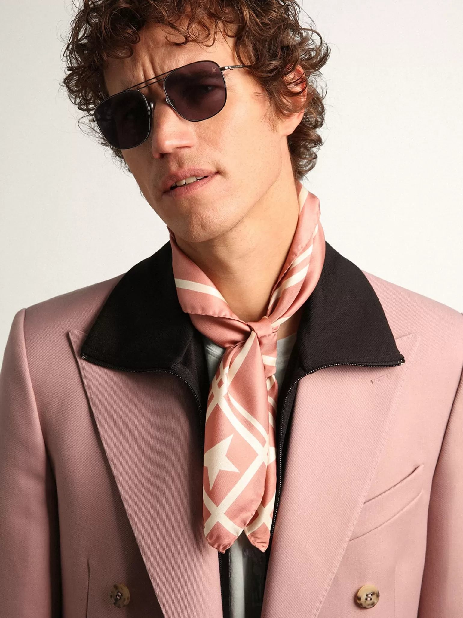 Hot Old-rose-colored Golden Collection scarf with contrasting white stars and stripes MULHER Sedas e Echarpes | Beachwear