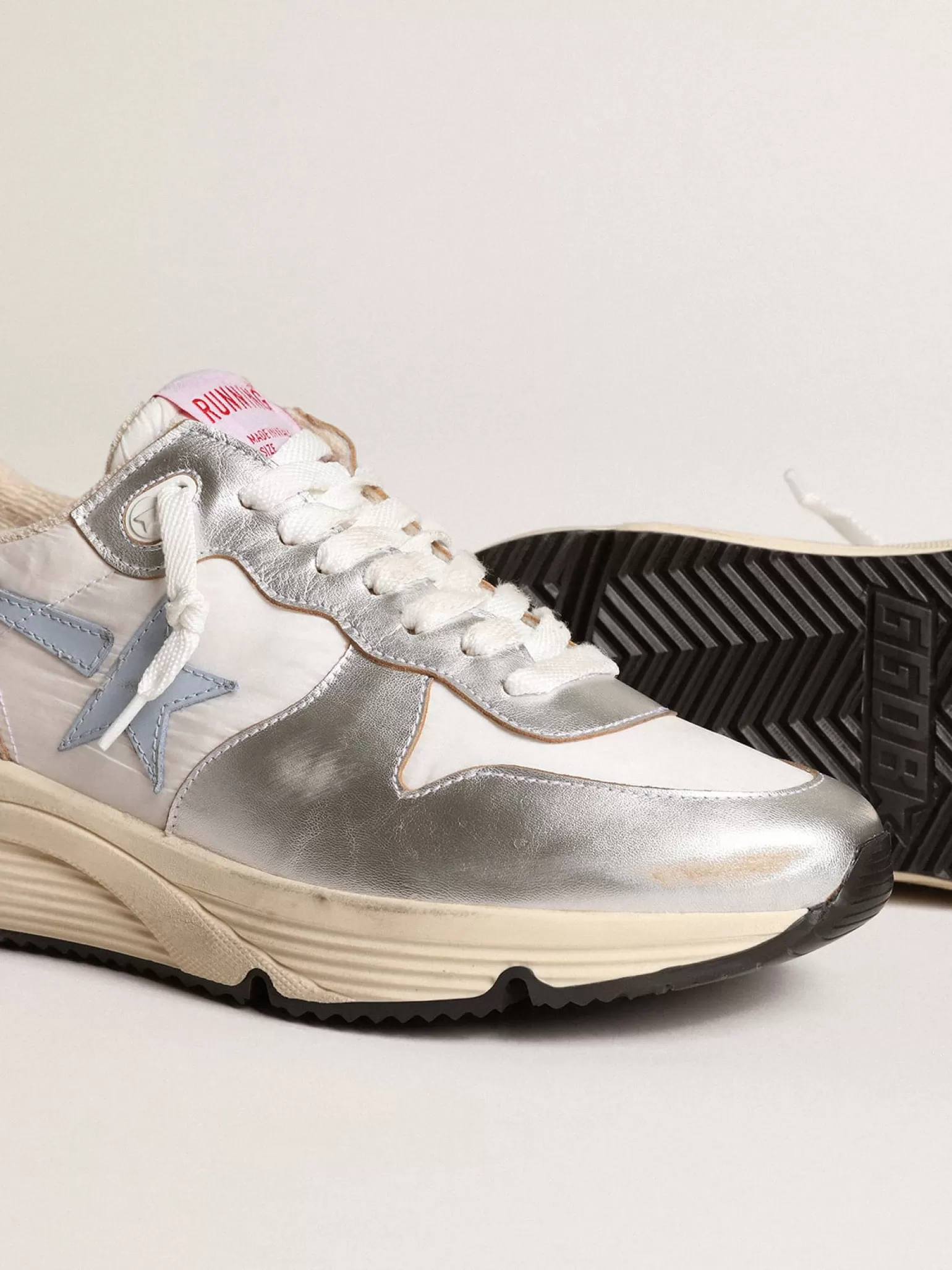 Sale Running Sole de náilon e couro metálico prateado com estrela azul MULHER Running Sole